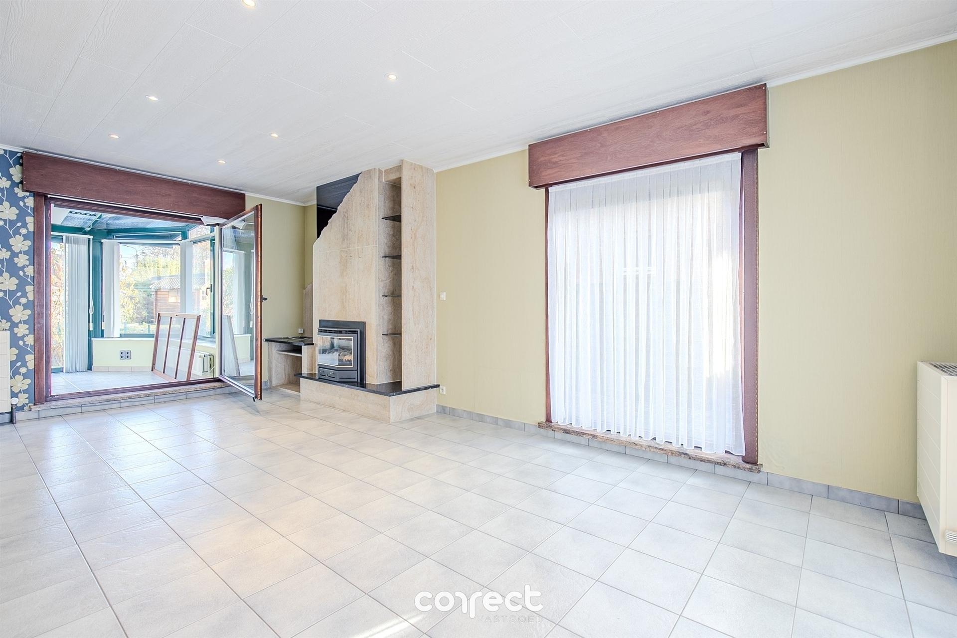 Instapklare open bebouwing met garage, ruime tuin met werkplaats/stallingen. foto 4