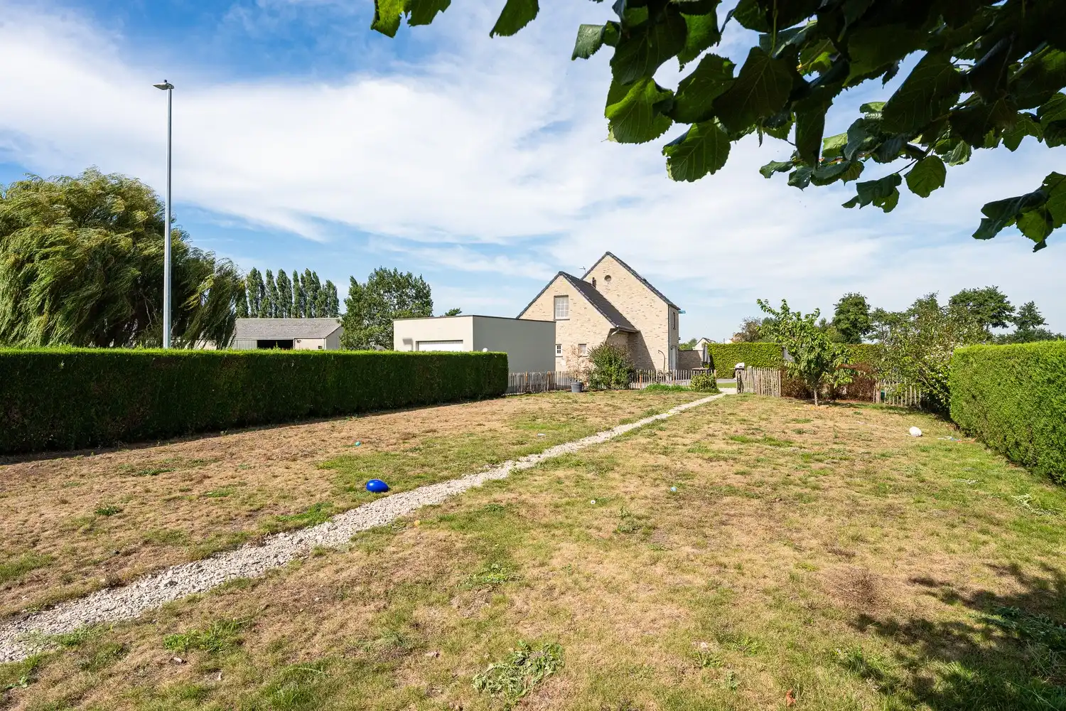 Halfopen woning met garage en ruime tuin foto 31