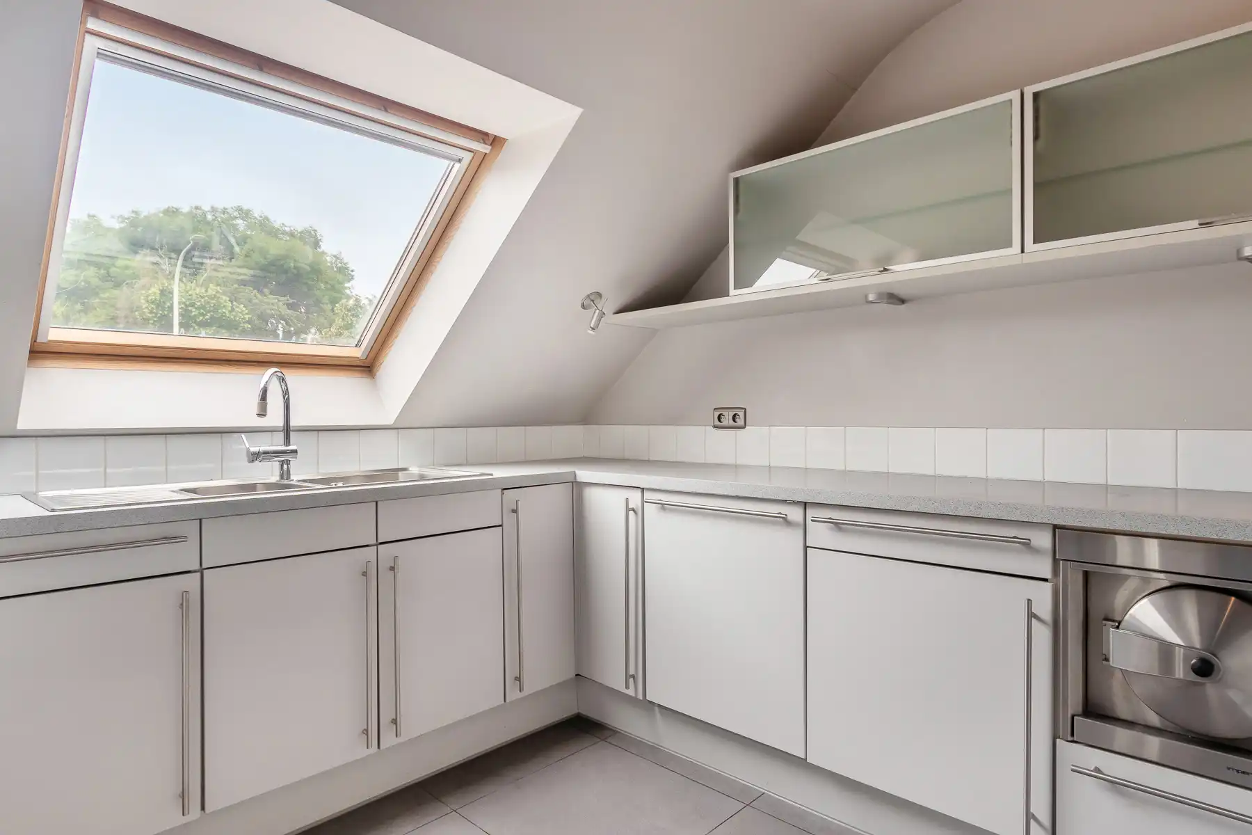 Ruim, triplex appartement met 1 slaapkamer vlakbij centrum foto 14