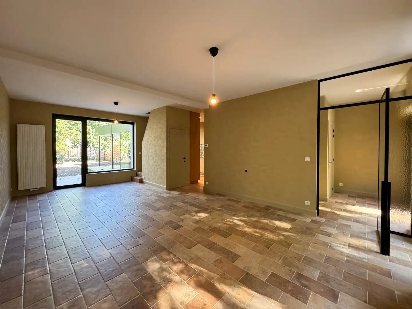 Prachtig gerenoveerde woning met 3 slaapkamers en tuin. foto 3