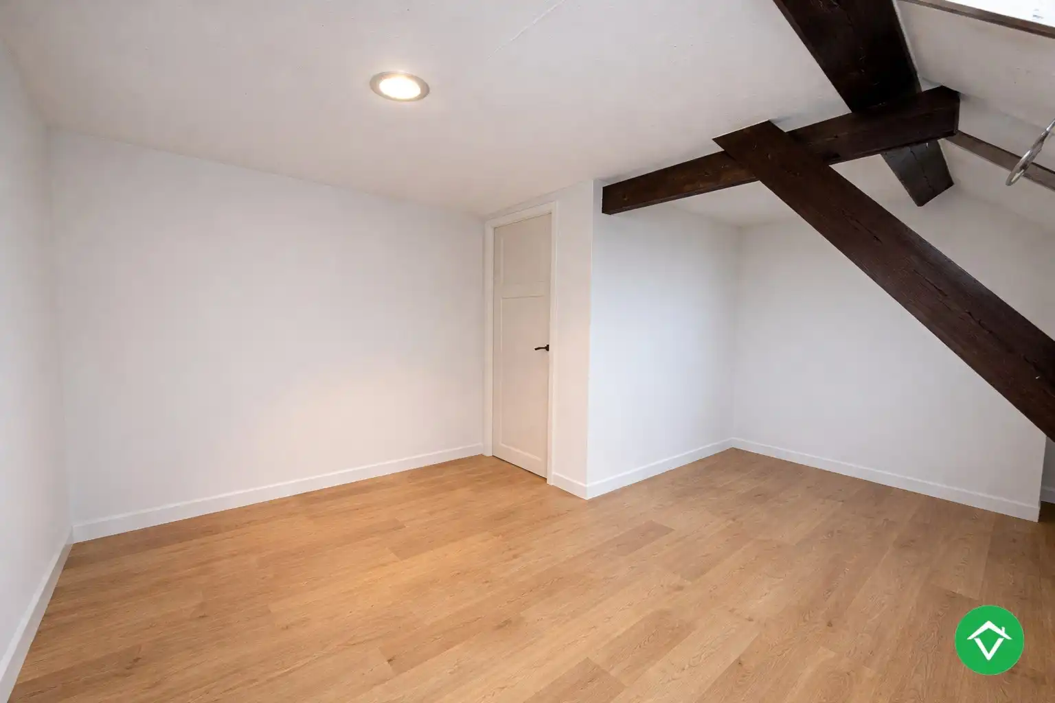 Ruime woning met 5 slaapkamers, garage en diepe tuin te Houthulst foto 23