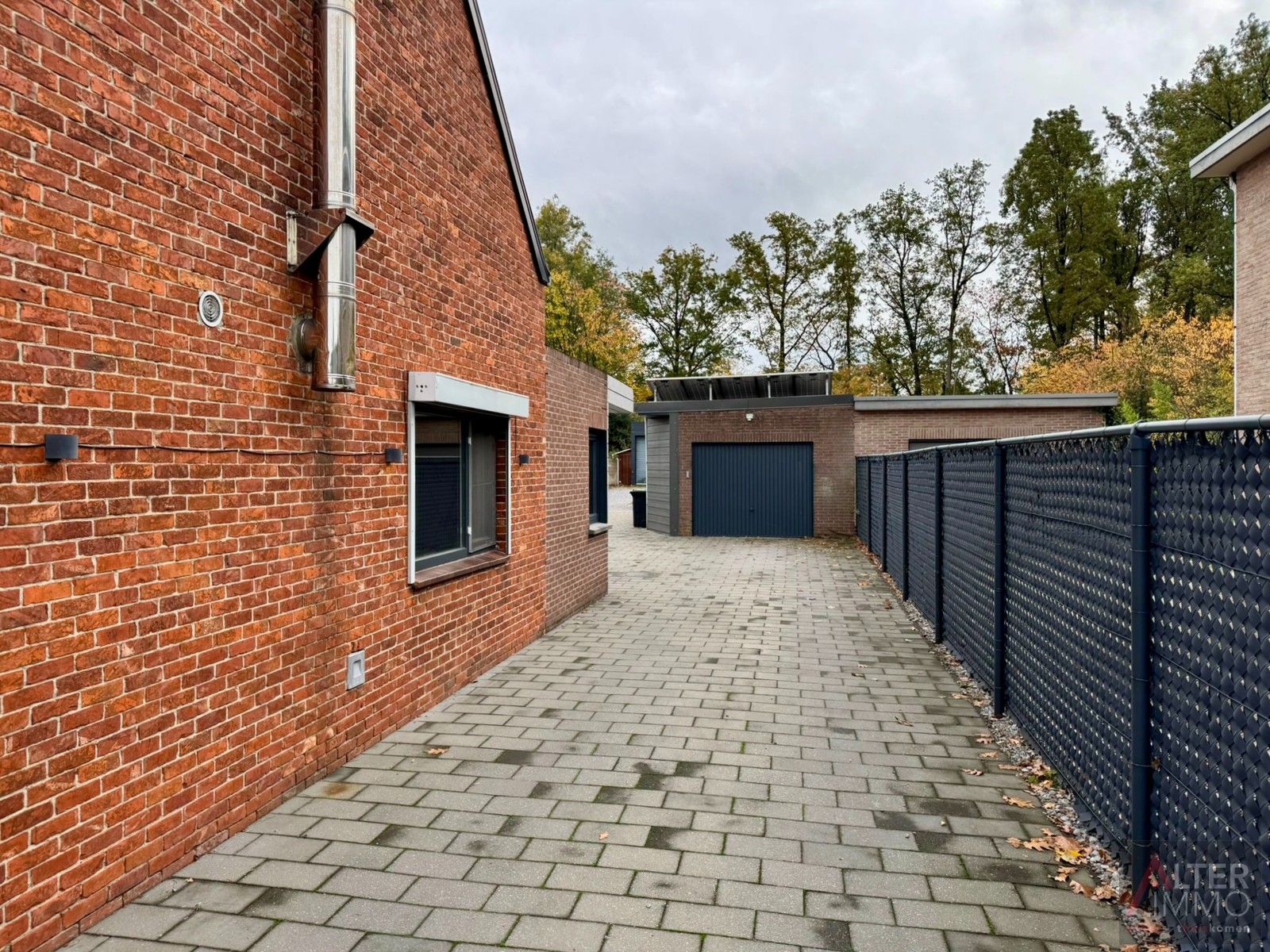 Halfvrijstaande woning, 3 slaapkamers op perceel van 8a 46ca met ruime loods en 3 garages! foto 22