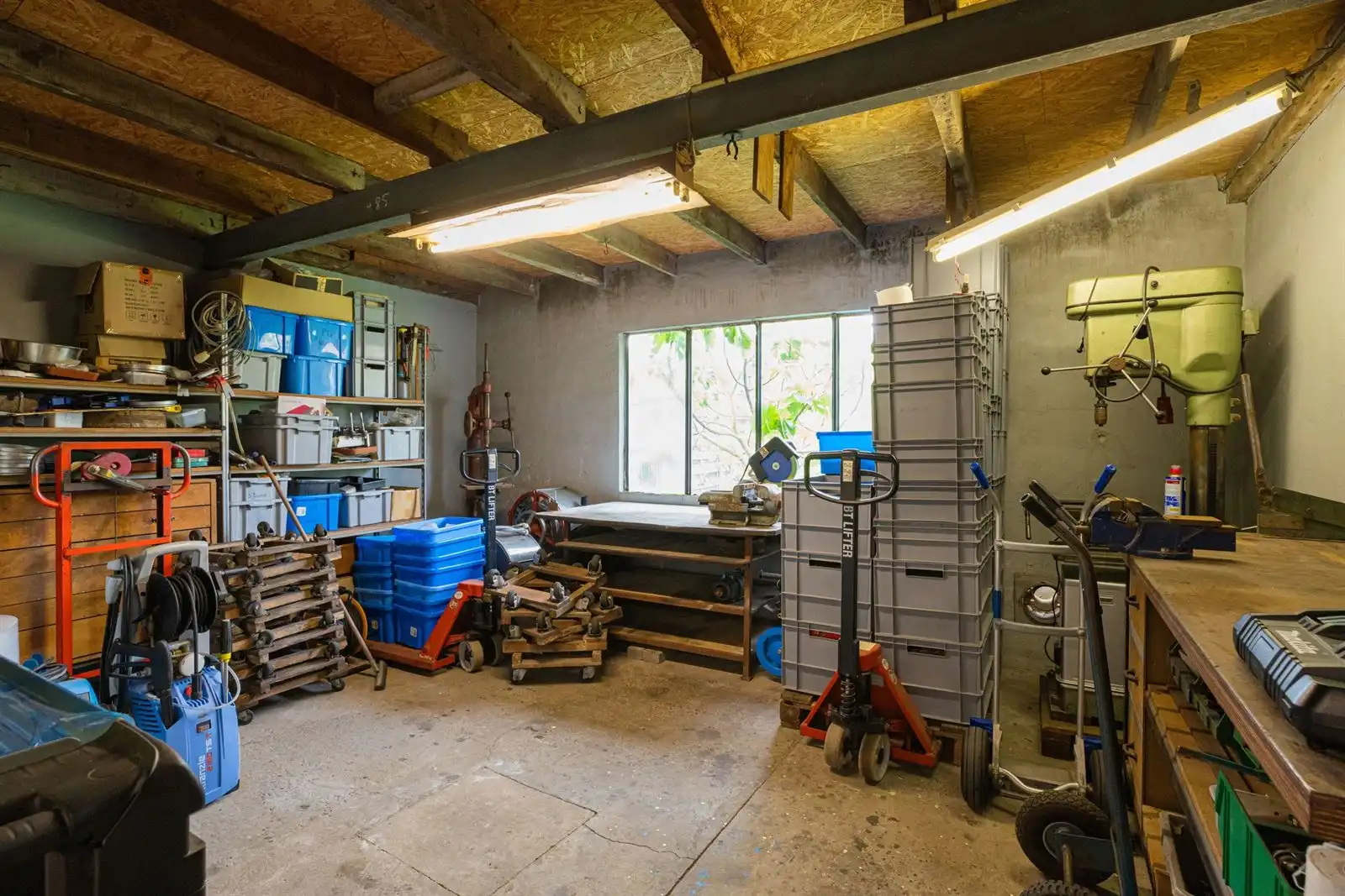 Ruime gezinswoning met werkruimte! foto 11