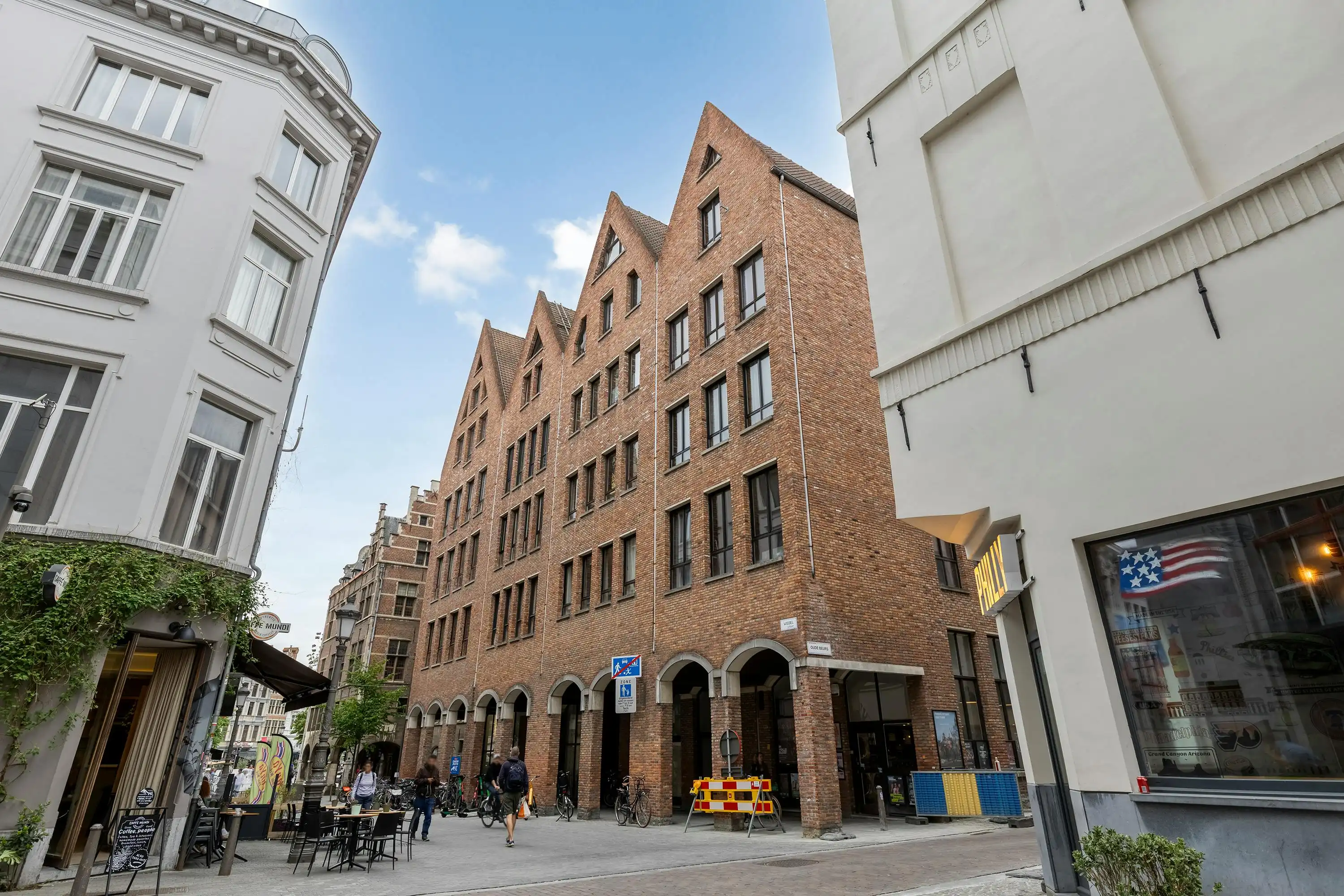 Op te frissen appartement te koop in Antwerpen Centrum foto 11