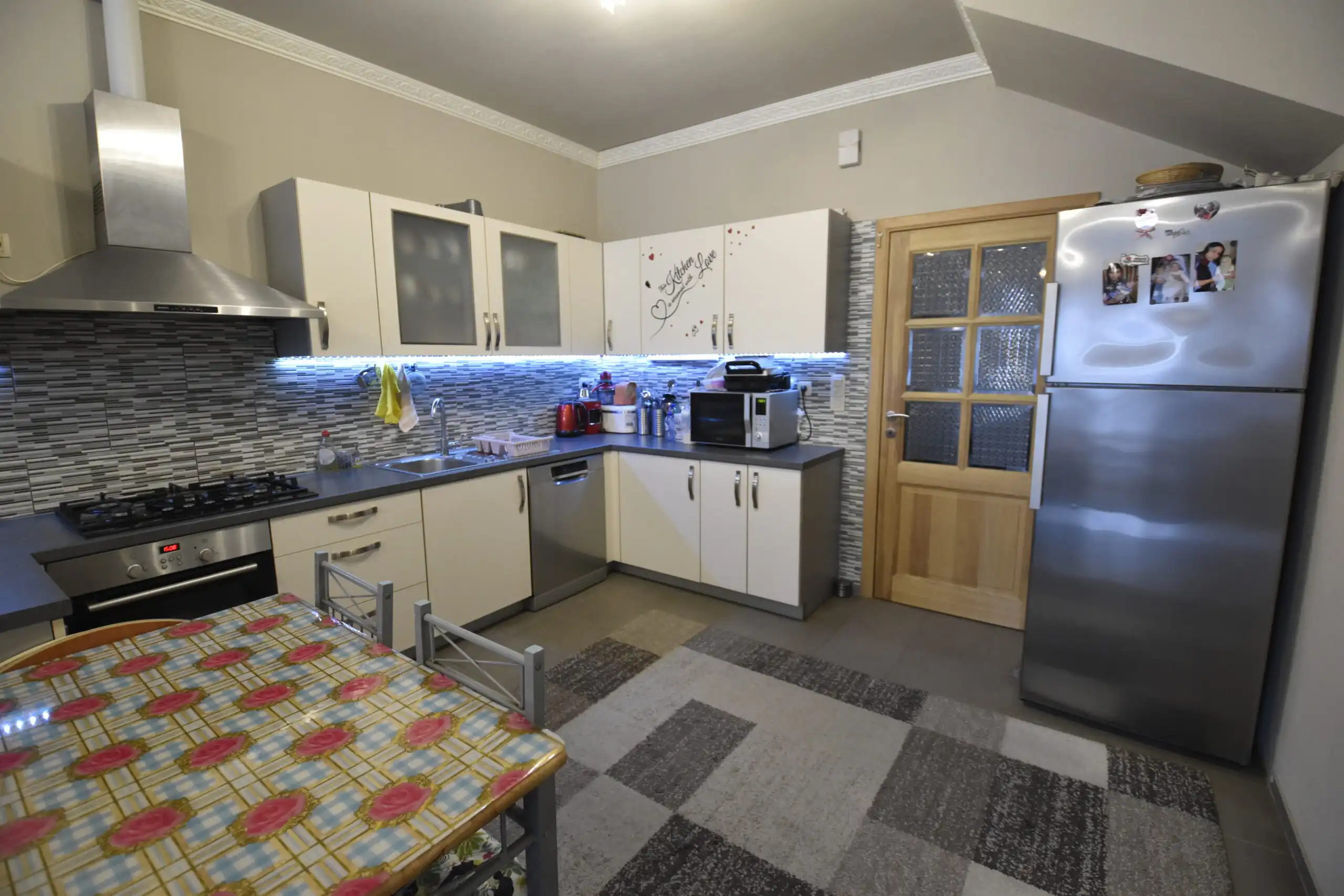 Zeer recente, energiezuinige stadswoning in het hart van Sint-Niklaas foto 4