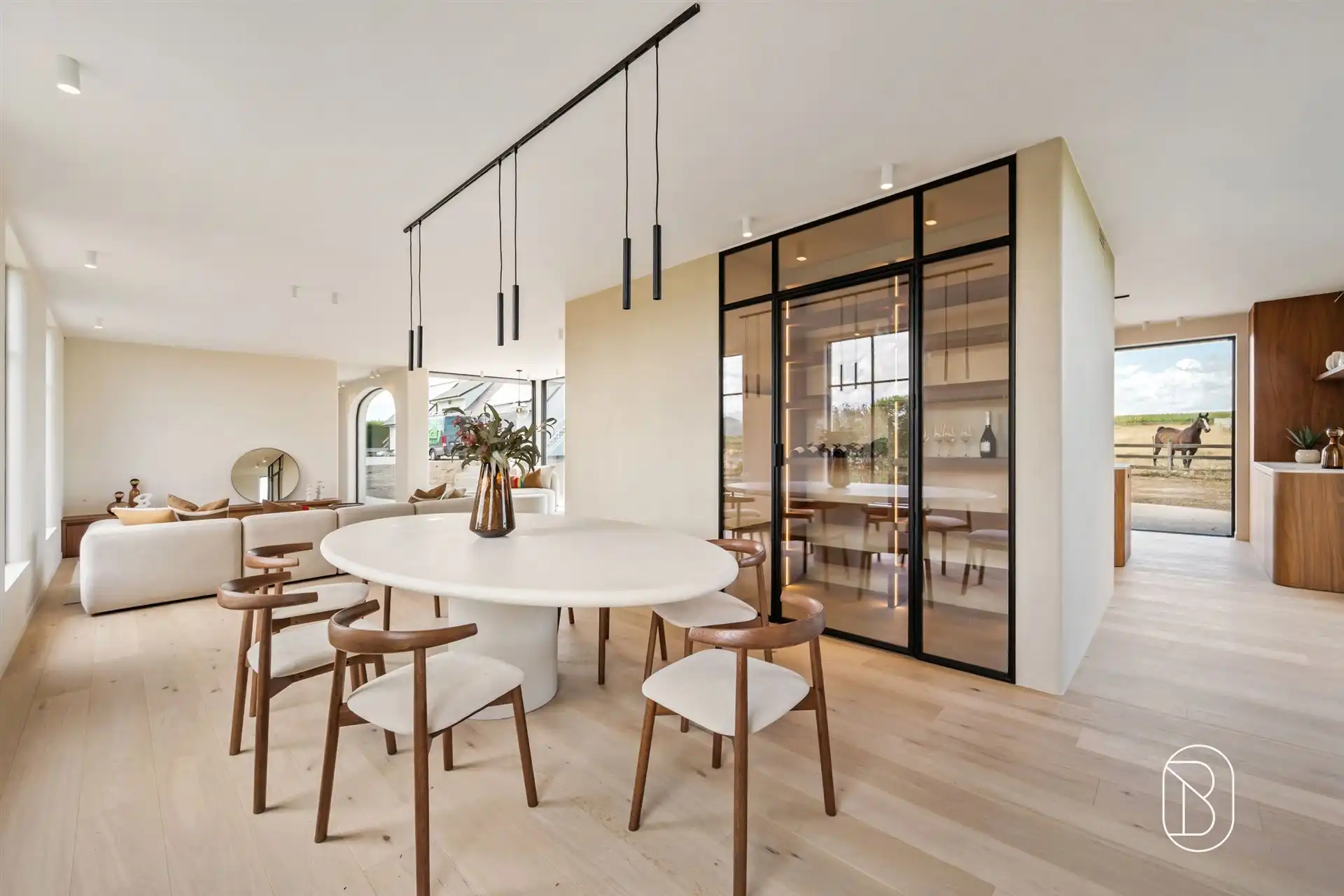 Prachtig gelegen klassewoning met paardenstallen.  foto 9