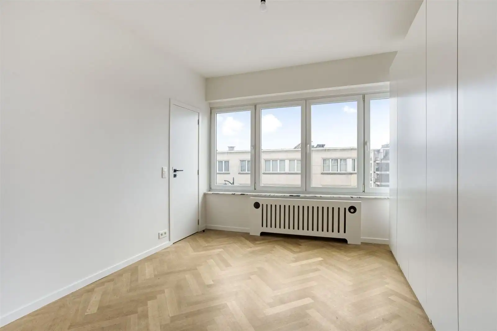 Gerenoveerd appartement met 1 slaapkamer en garage foto 7