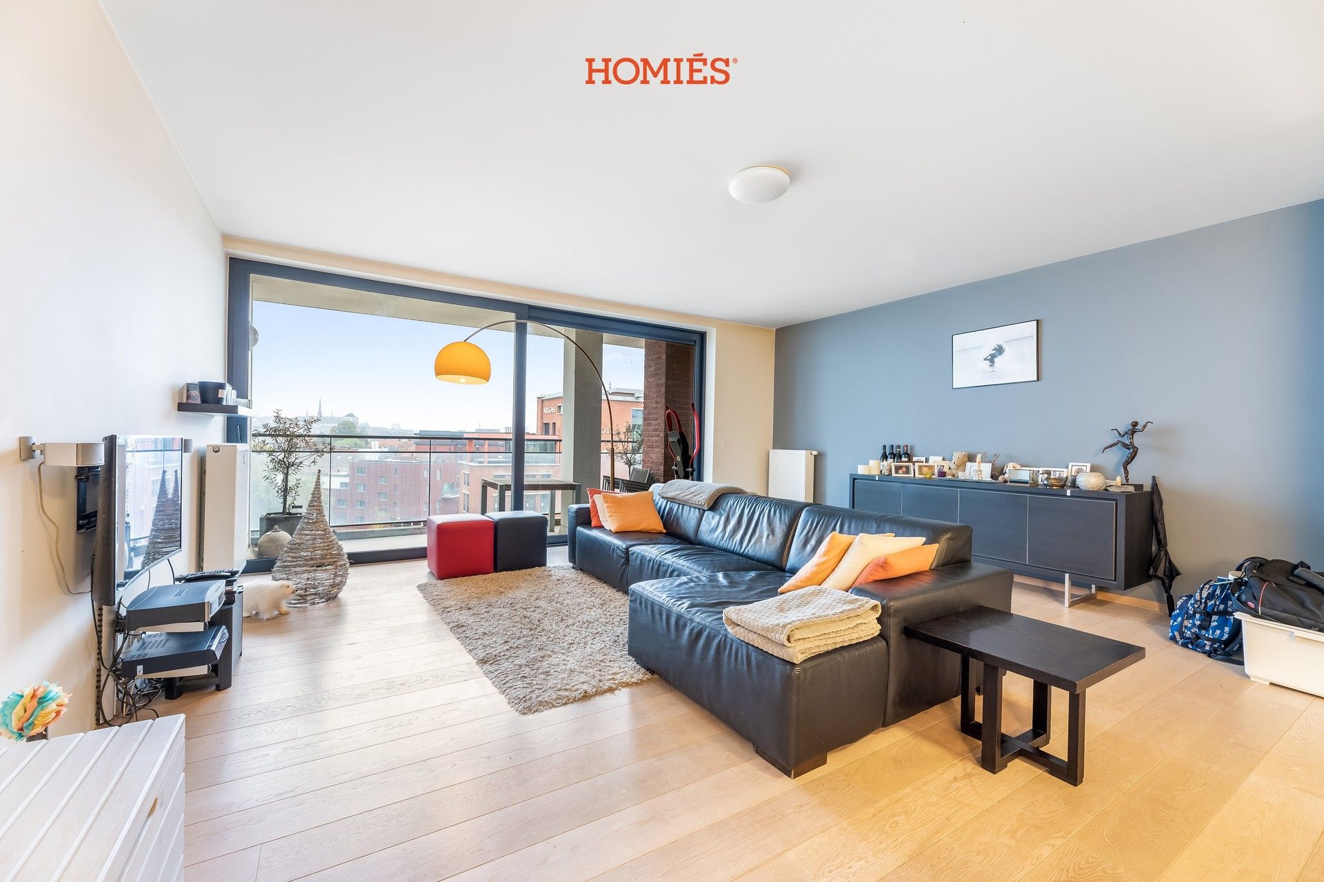 Uitzonderlijk tweeslaapkamerappartement aan de vaart foto {{pictureIndex}}