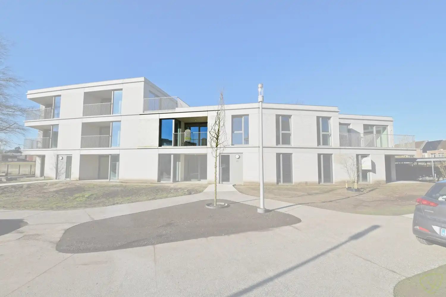 Comfortabel wonen of slim investeren op korte afstand van het centrum van Eeklo foto {{pictureIndex}}