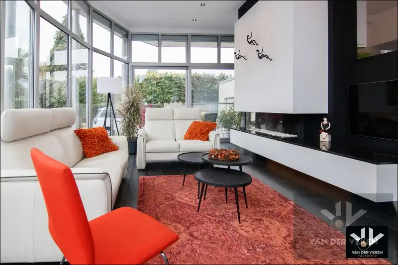 Knap afgewerkte, energiezuinige en ruime woning met vier slaapkamers, guesthouse/praktijkruimte op een centrale (maar toch bosrijke!) locatie te As foto 10