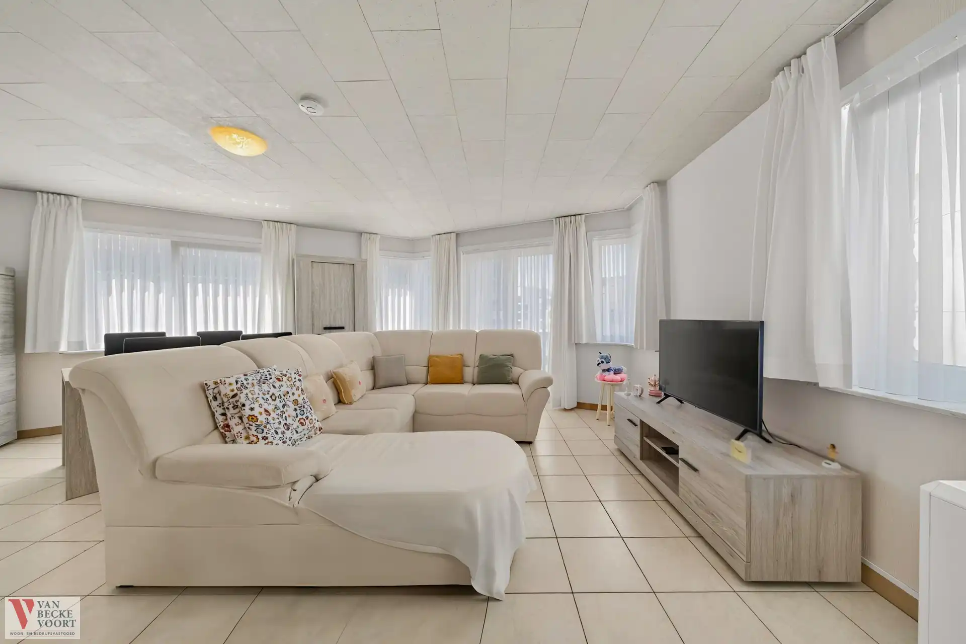 Lichtrijk 2-slaapkamerappartement met stadszicht foto 4