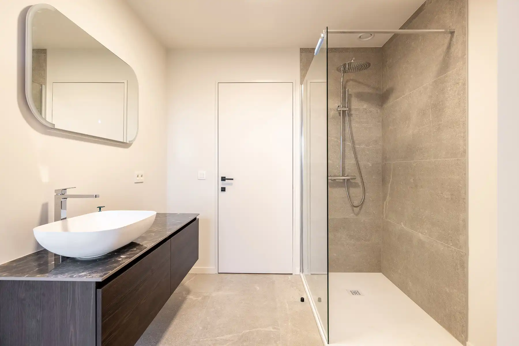 Alleenstaande energiezuinig en uitzonderlijk afgewerkte nieuwbouwvilla foto 18