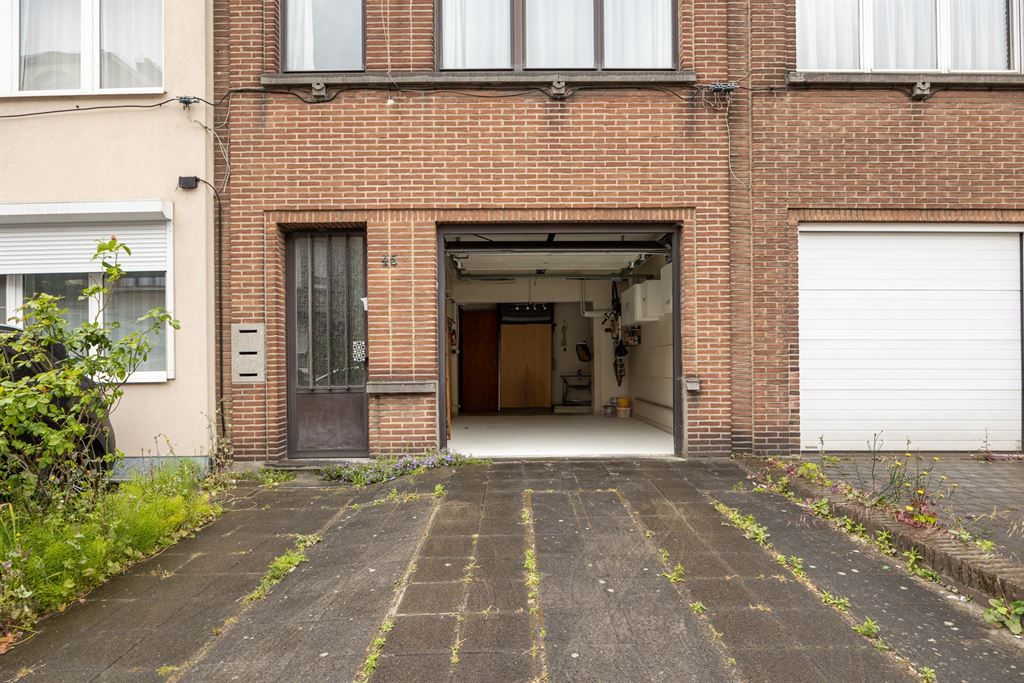 Zeer ruime, te renoveren woning met tuin foto 28