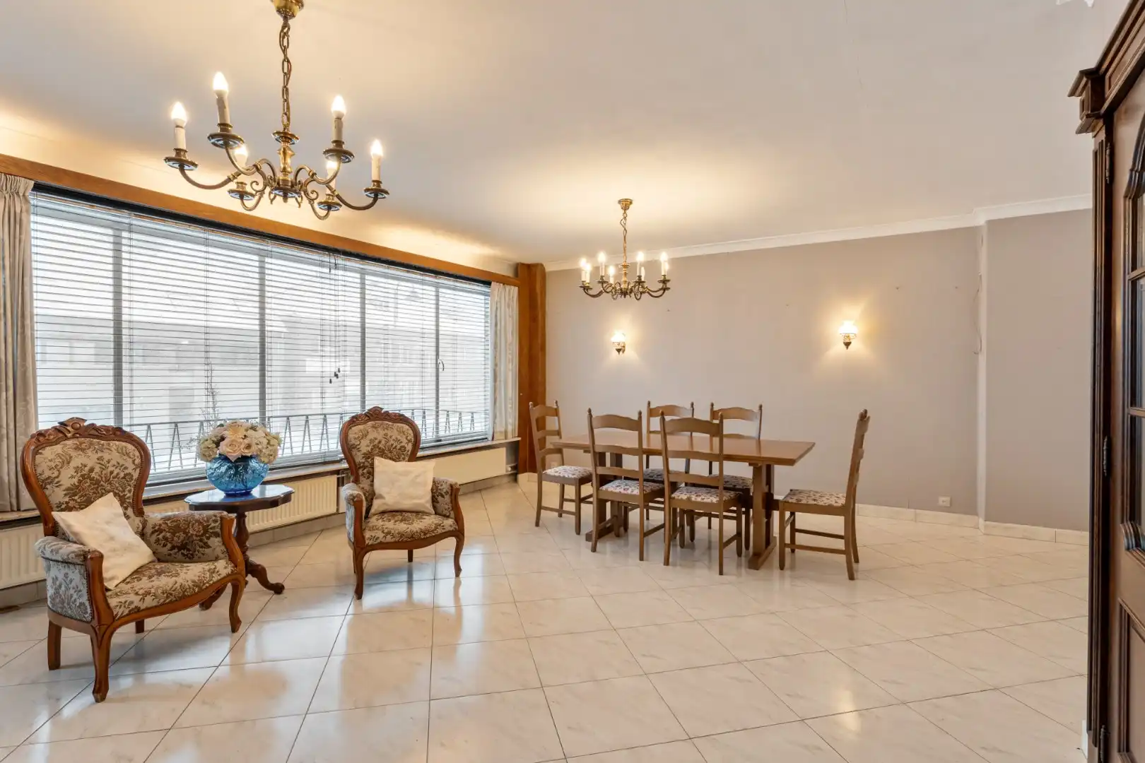 Centraal gelegen gebouw bestaande uit een handelspand op het gelijkvloers en een bovenliggend duplex-appartement! foto 11