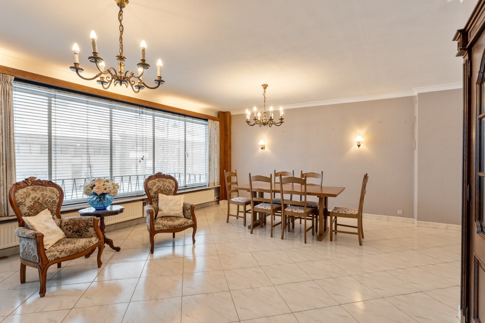 Centraal gelegen gebouw bestaande uit een handelspand op het gelijkvloers en een bovenliggend duplex-appartement! foto 11