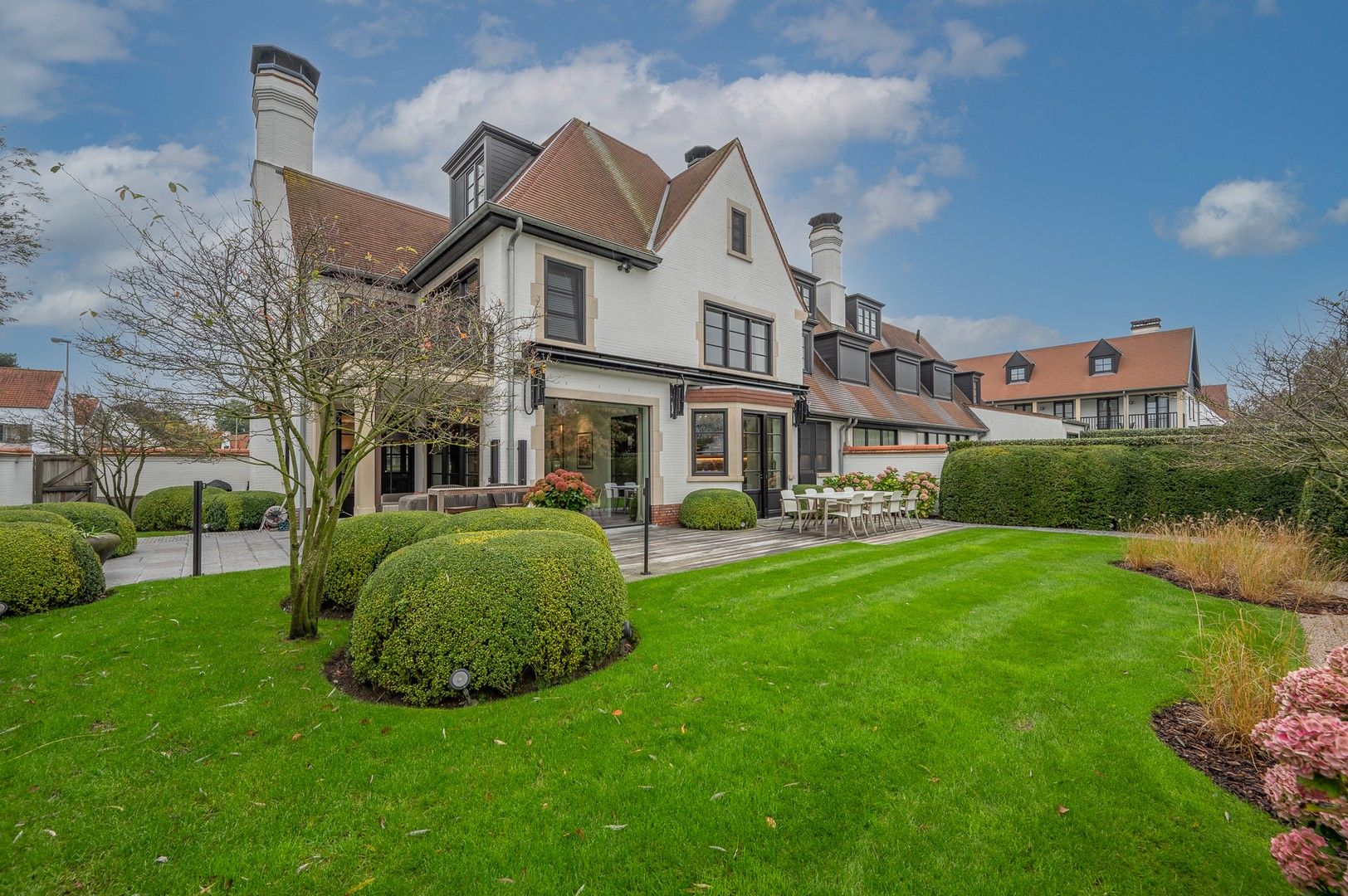 Magnifiek ingerichte villa rustig gelegen in het Zoute, vlakbij de Molen, op enkele passen van de Boslaan. foto 4