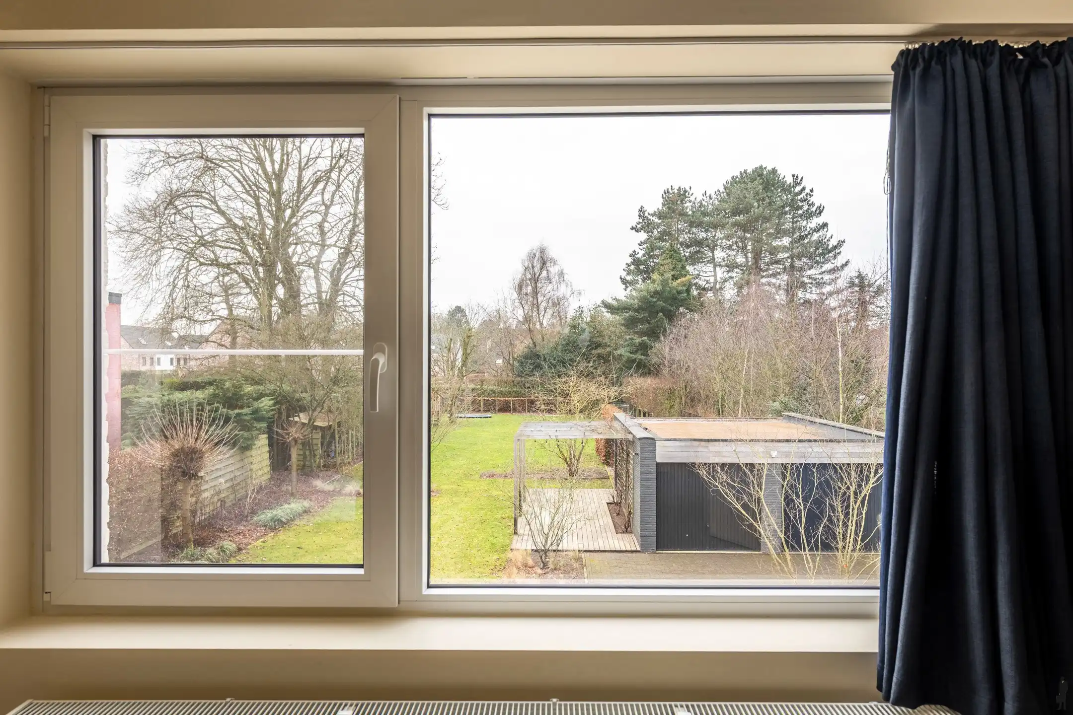 Ruime villa in rustige straat met prachtige zuid-west tuin foto 28