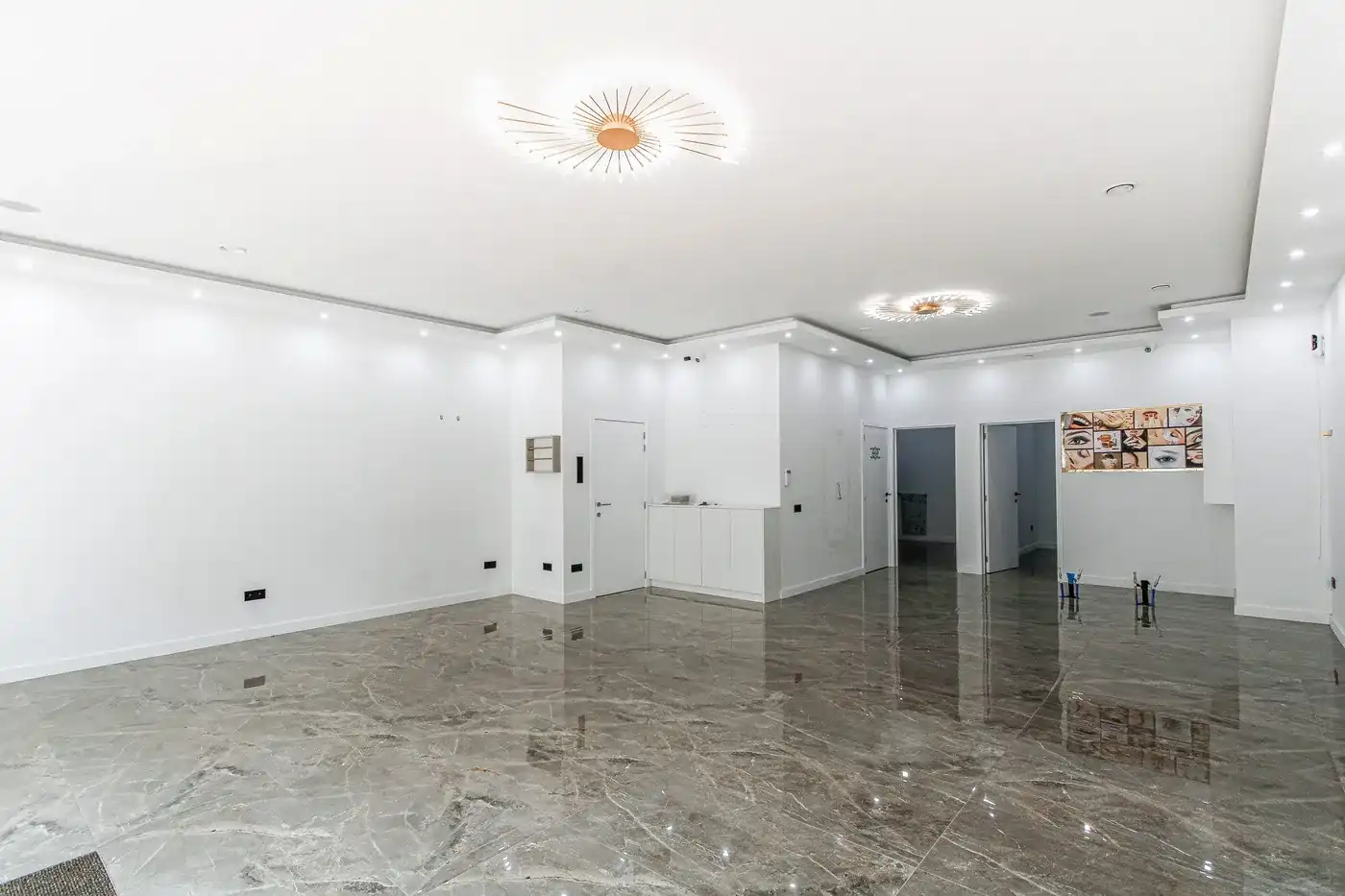 TE HUUR: handelspand met uitzonderlijke afwerking op een toplocatie nabij de Lippenslaan foto 7