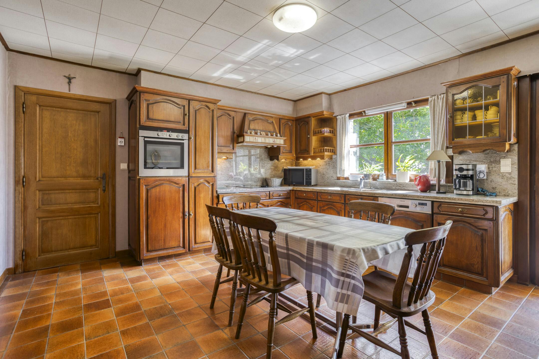 Karaktervolle villa op ruim perceel te koop in Roeselare foto 6