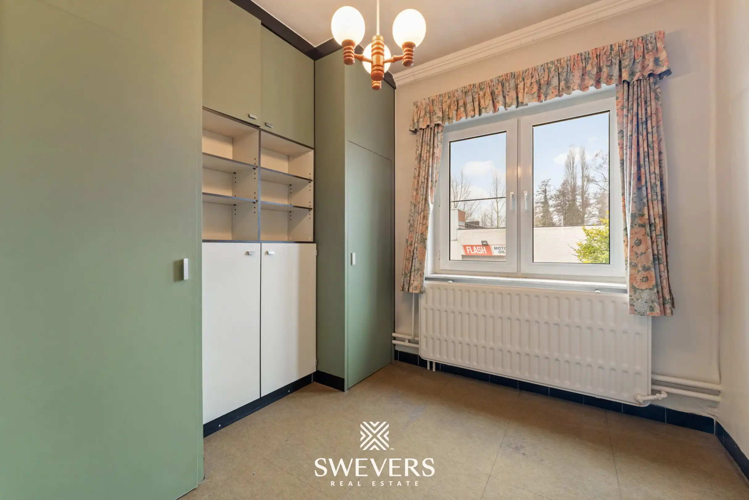 Ruime gezinswoning met multifunctionele loods op commerciële toplocatie foto 17