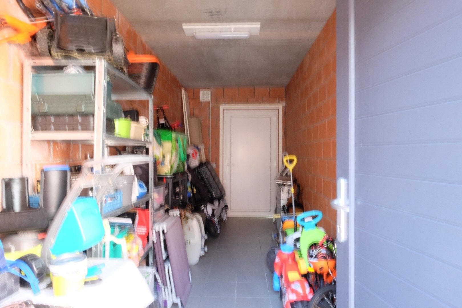 Recente woning met tuin en parkings. foto 7