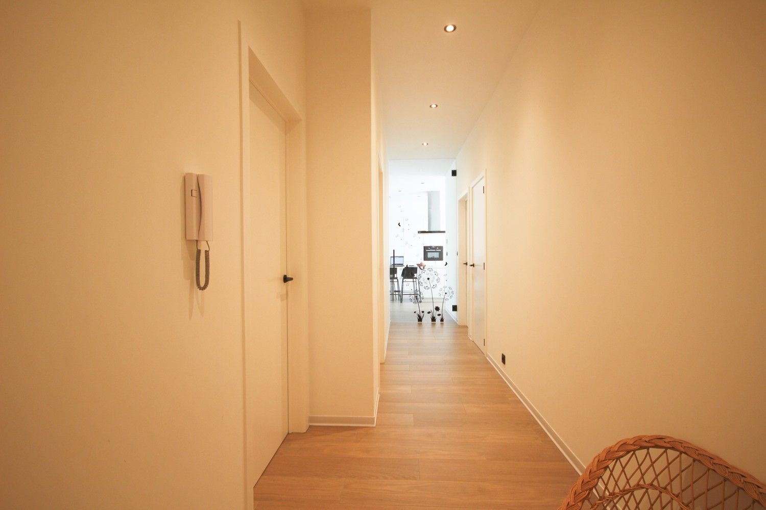 Gelijkvloers appartement met staanplaats en kelder! foto 2