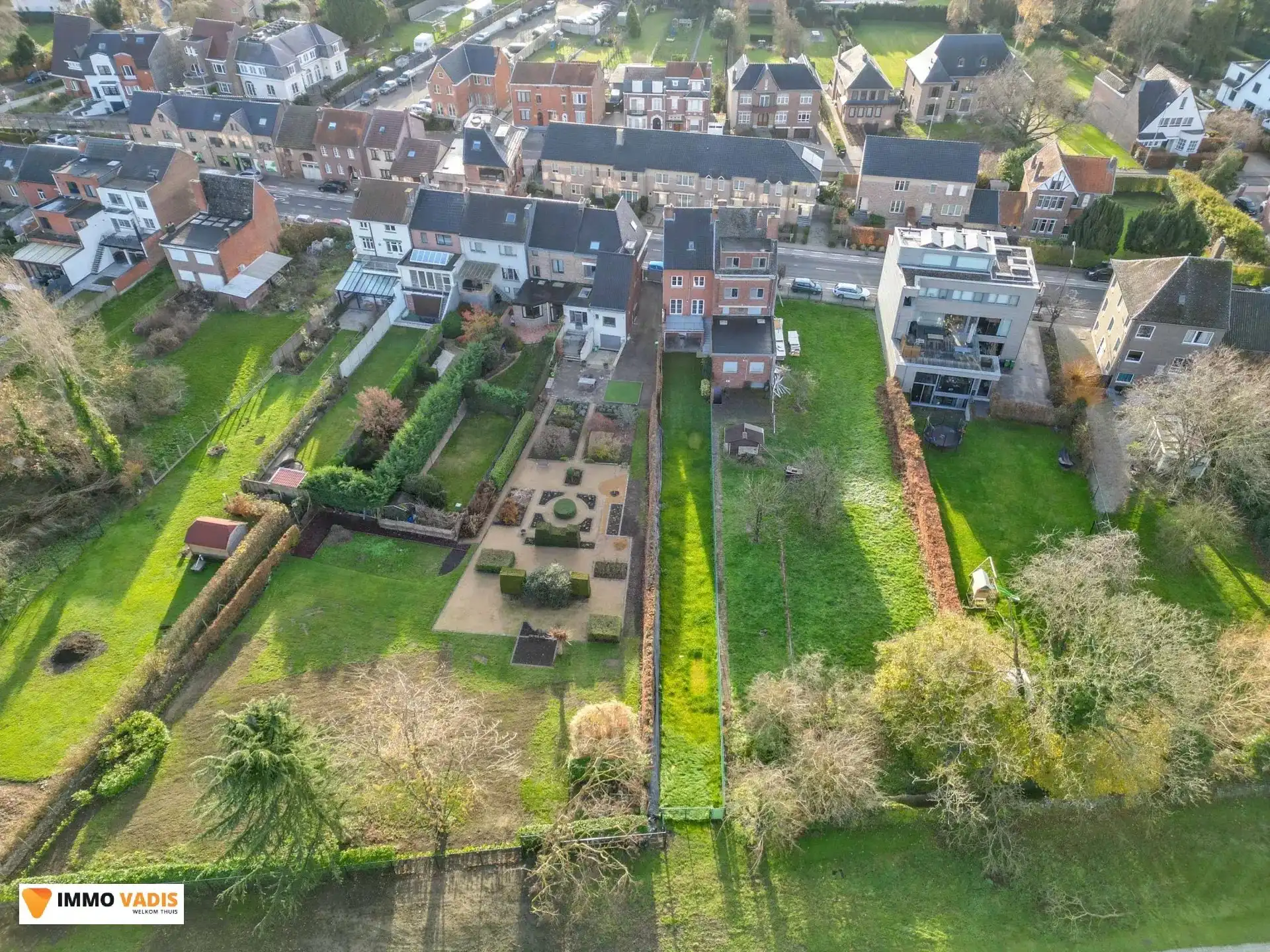 Karaktervolle herenwoning met vier slaapkamers, inpandige garage en tuin foto 23