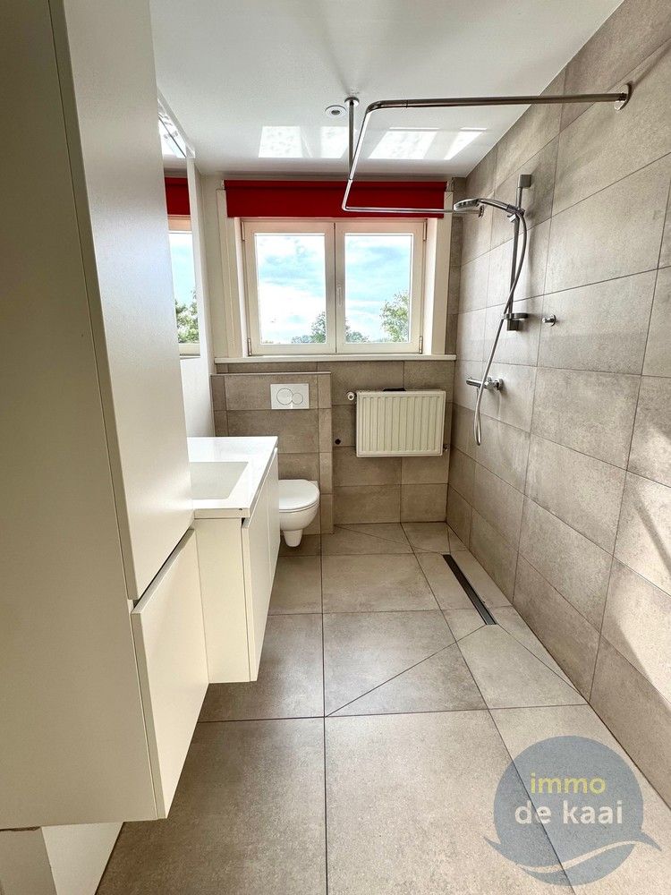 Goed gelegen duplexappartement nabij openbaar vervoer. foto 8