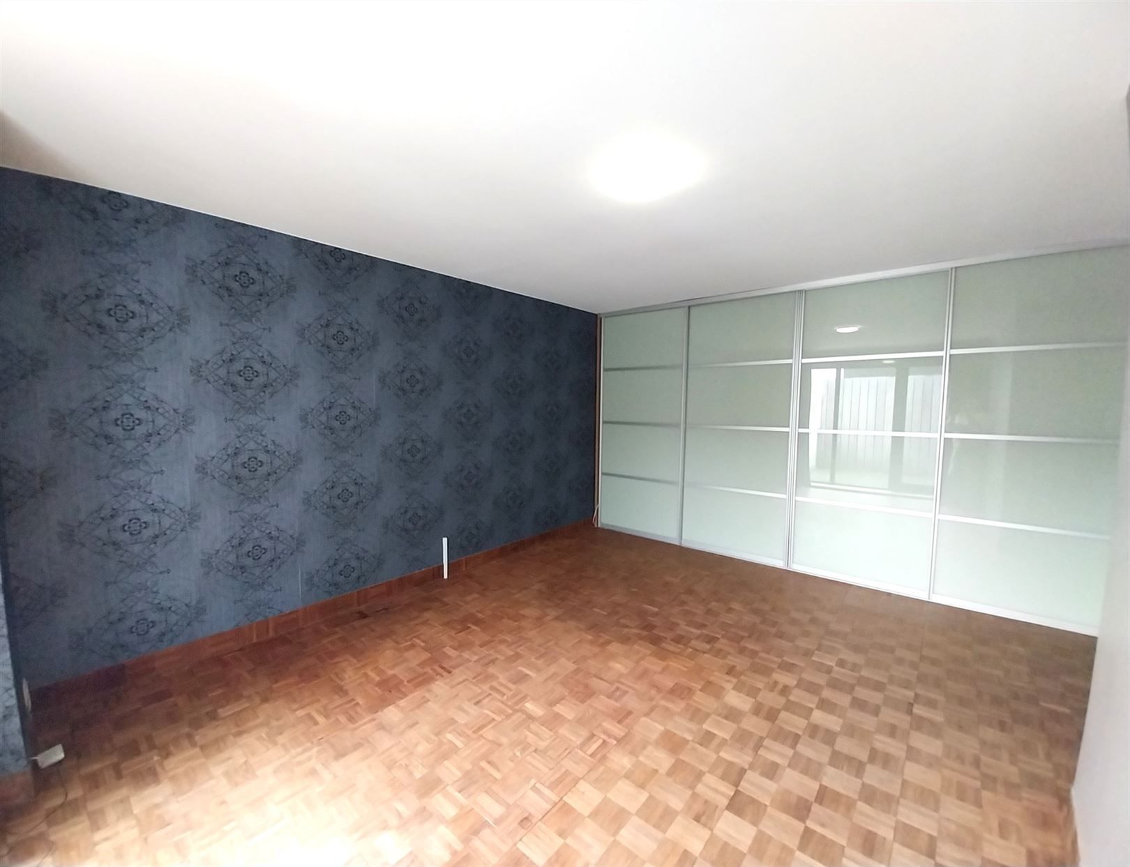 TE HUUR: Ruim appartement met 3 slaapkamers te Genk! foto 24