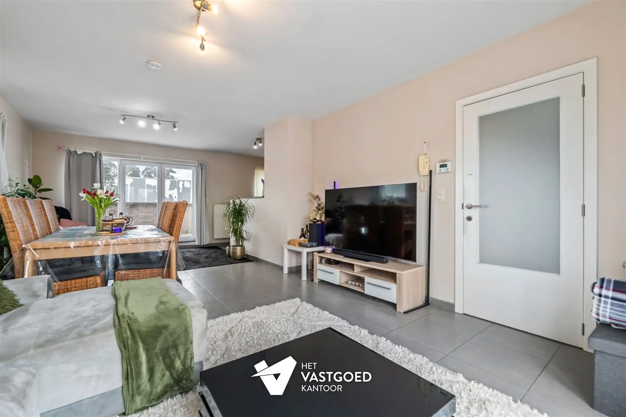 ZEER RUIM DUPLEX APPARTEMENT (149M²) MET 3 SLAAPKAMERS, TERRAS EN 2 AUTOSTAANPLAATSEN TE HAM foto 5