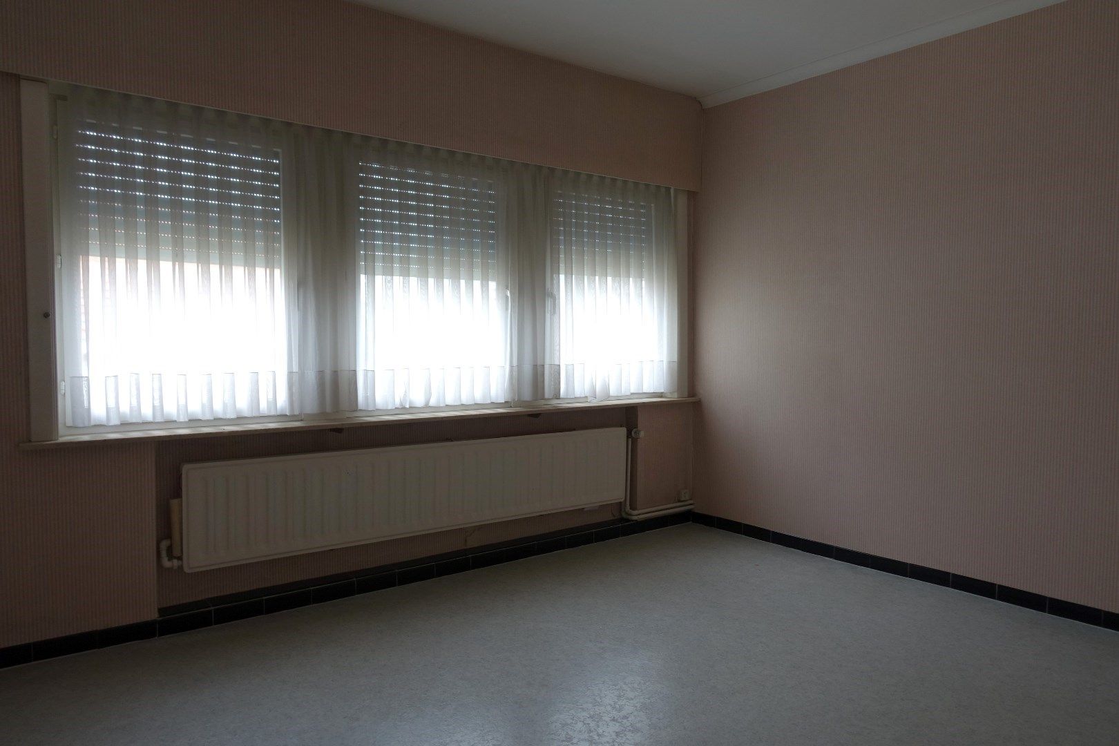Op te frissen handelspand met woonst en garages op een uitstekende locatie in centrum Oudenburg foto 14