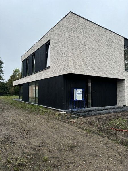 Exclusieve nieuwbouw villa met 4 slaapkamers op een perceel van 9 a en 64 ca. foto 32