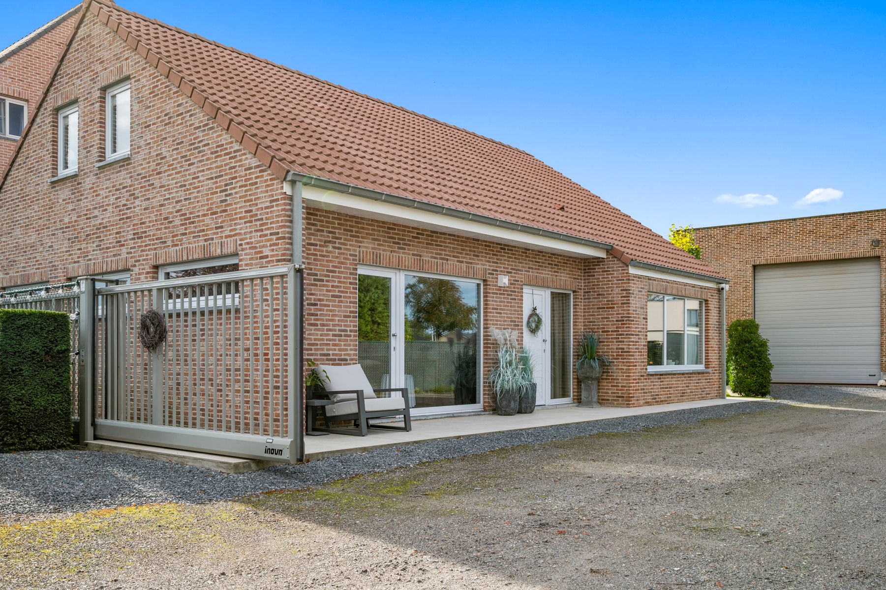 Open bebouwing met magazijn en 4 slaapkamers foto 22