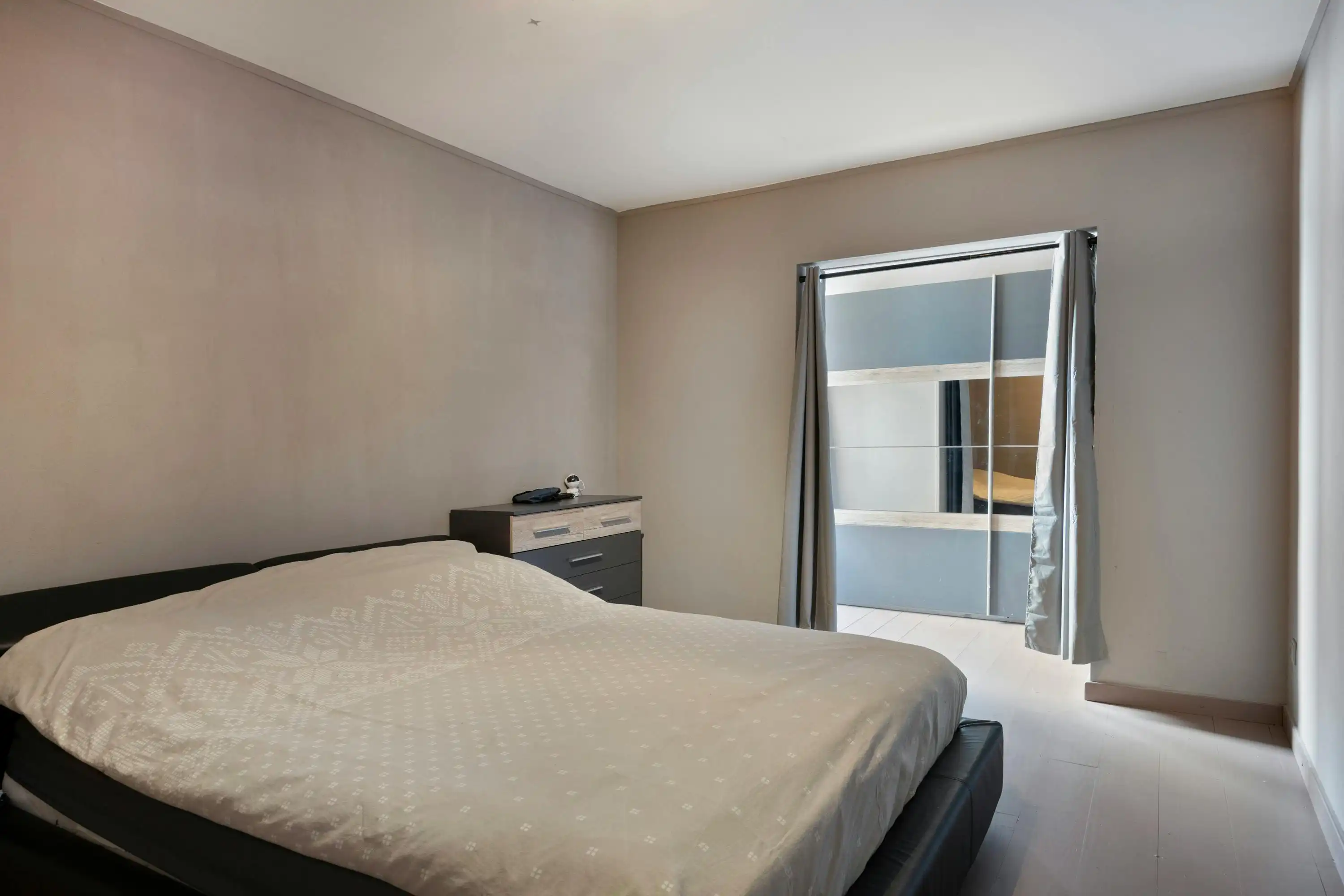 Handelsgelijkvloers met appartement op de markt in Ternat foto 15
