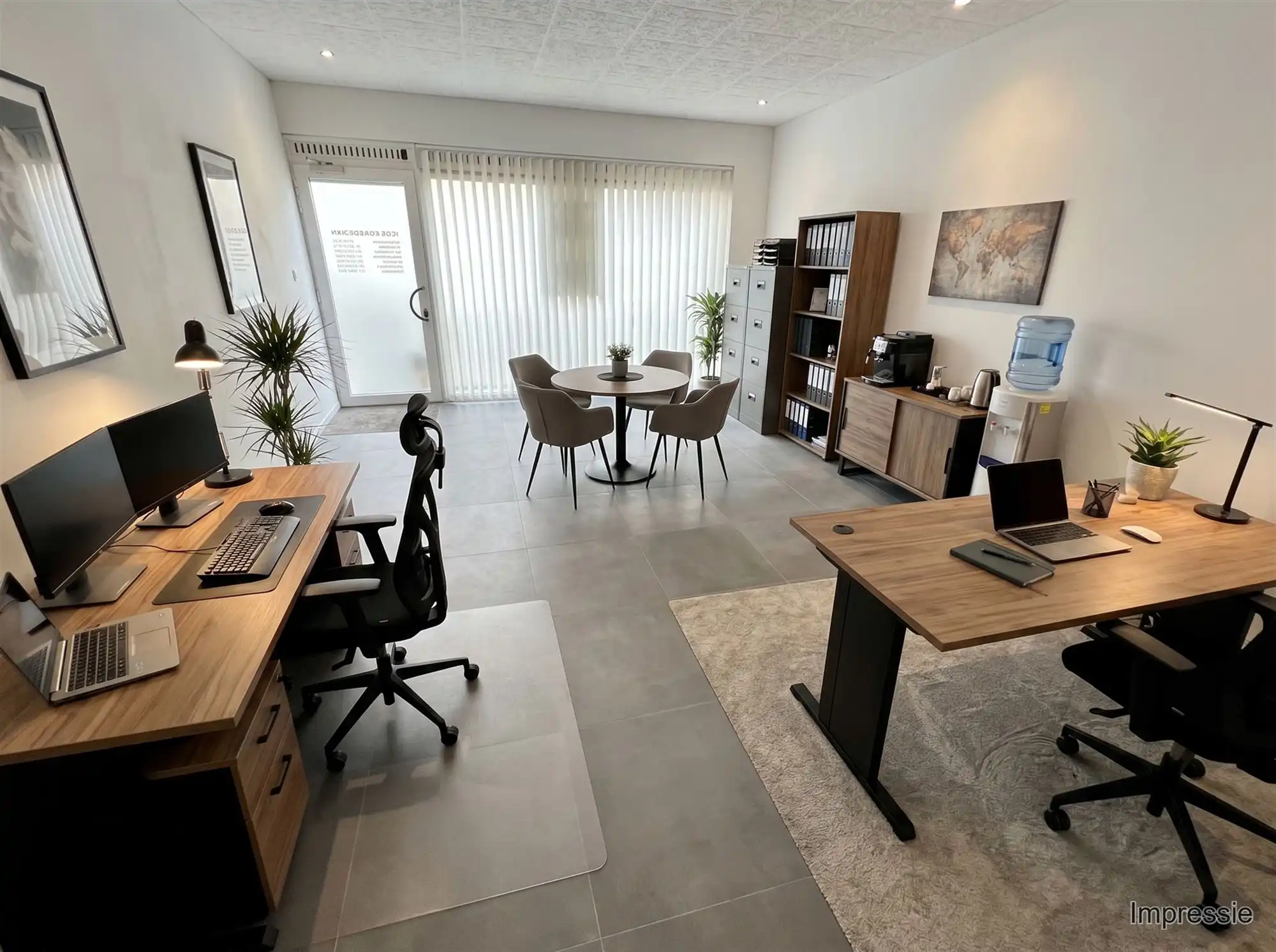 Totaal gerenoveerde (handels) woonst met duplexwoning foto 2