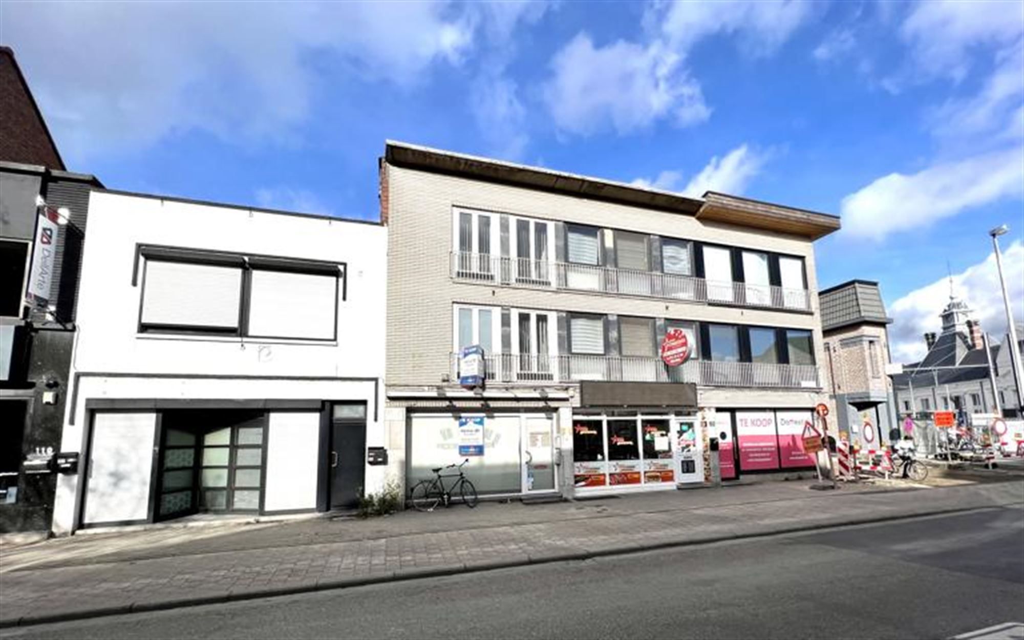 Totaal gerenoveerde handelswoonst met praktijkruimte en duplexwoning foto 2