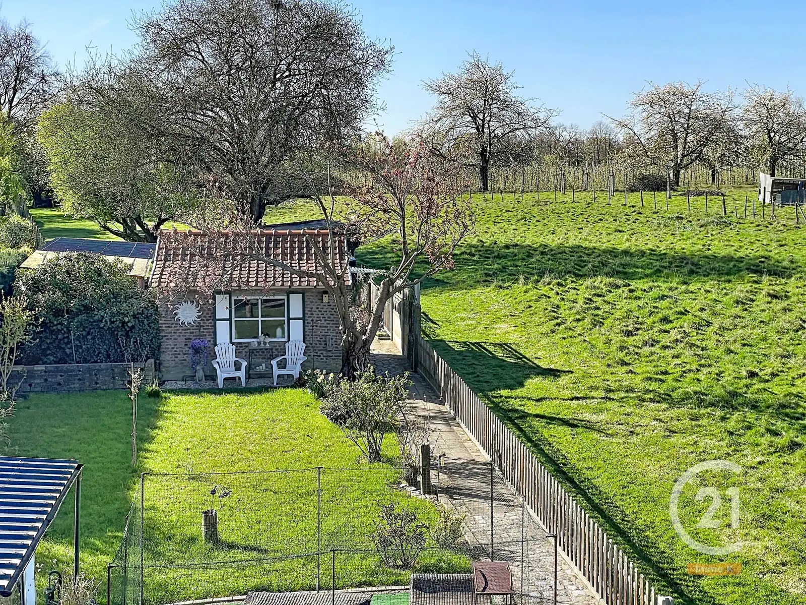 Knusse instapklare woning met ruime tuin en weide nabij E40 foto 21