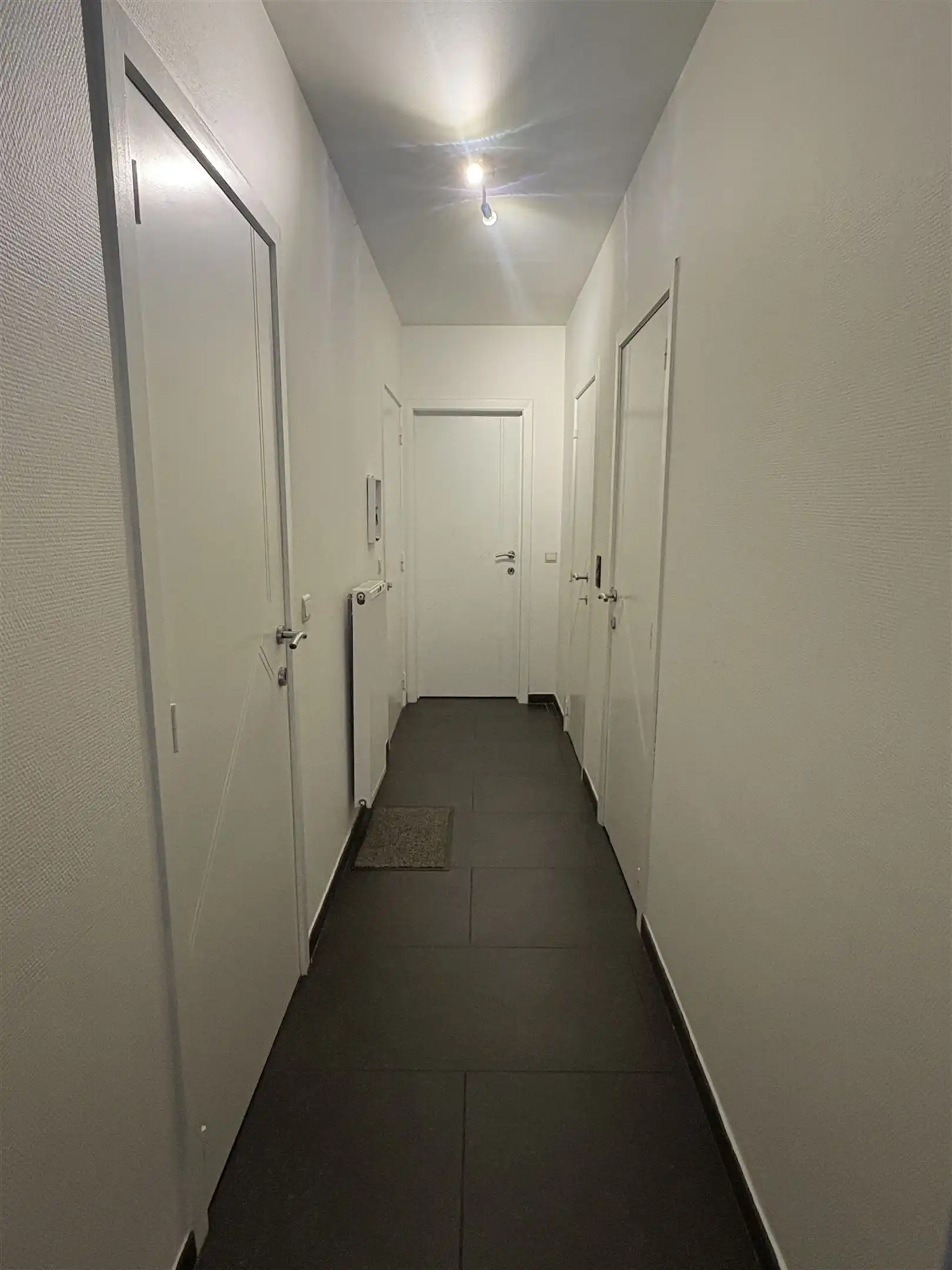 Gelijkvloers appartement met terras en 2 autostaanplaatsen foto 4