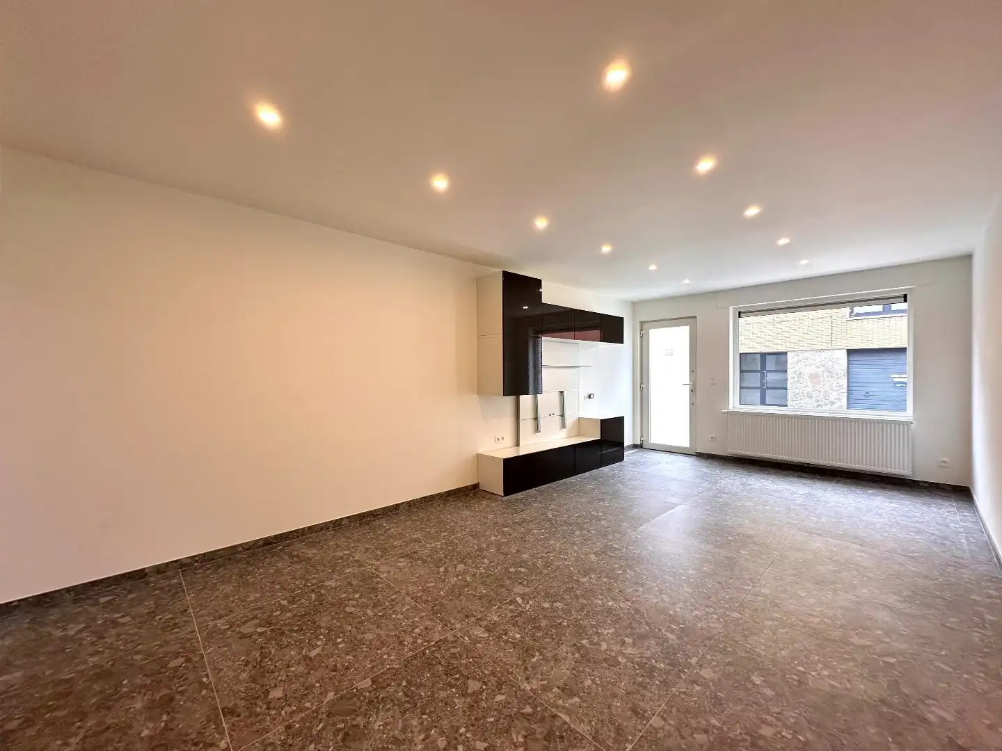 Volledig gerenoveerde woning met garage, tuin en 8 zonnepanelen in hartje Tongeren! foto 4