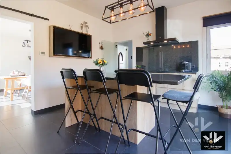 VOLLEDIG GERENOVEERDE, INSTAPKLARE GEZINSWONING foto 10