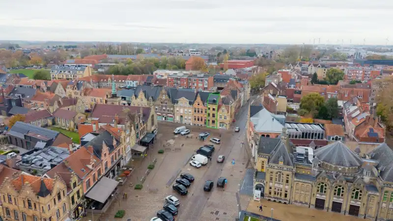 Centraal gelegen , vergunde vakantiewoning "Alice House" in Centrum Ieper met zicht op de kathedraal! foto 3
