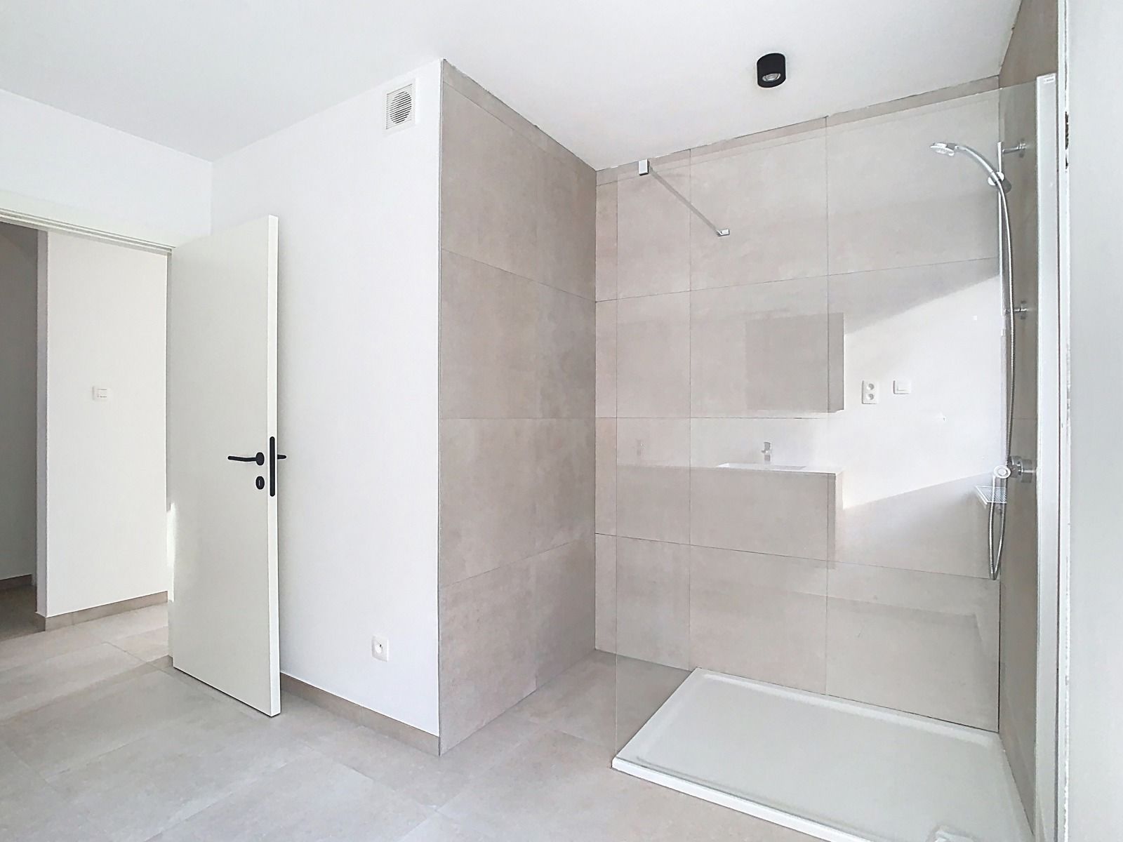 Moderne Nieuwbouwwoning met 4 SLPK, Tuin én Autostaanplaats! foto 13