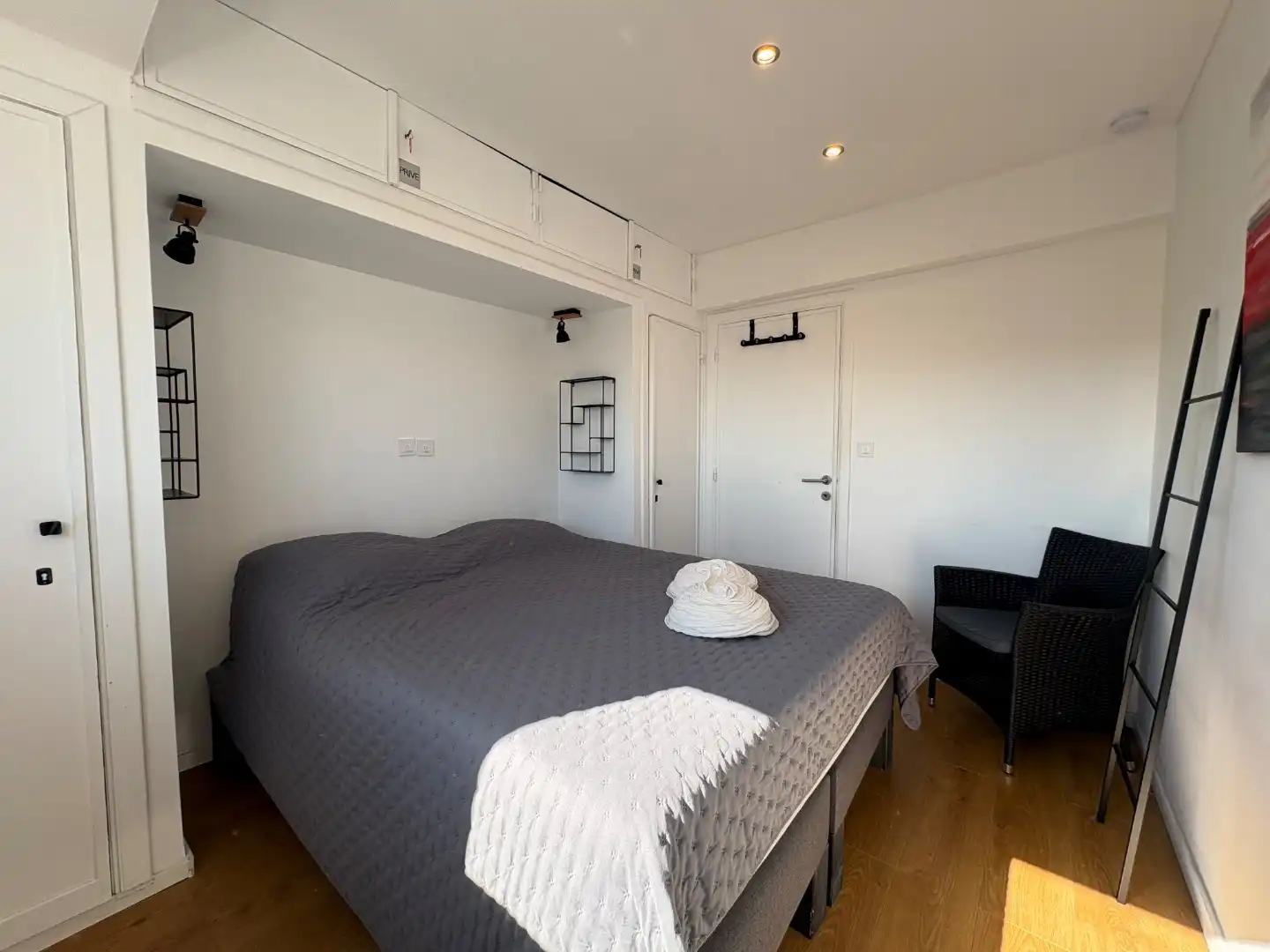 Stijlvol vernieuwd hoekappartement op de 6e verdieping met fenomenaal zeezicht foto 13