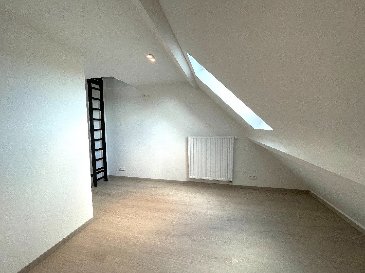 Prachtige, gerenoveerde woning met 3 slaapkamers en grote tuin! foto 15