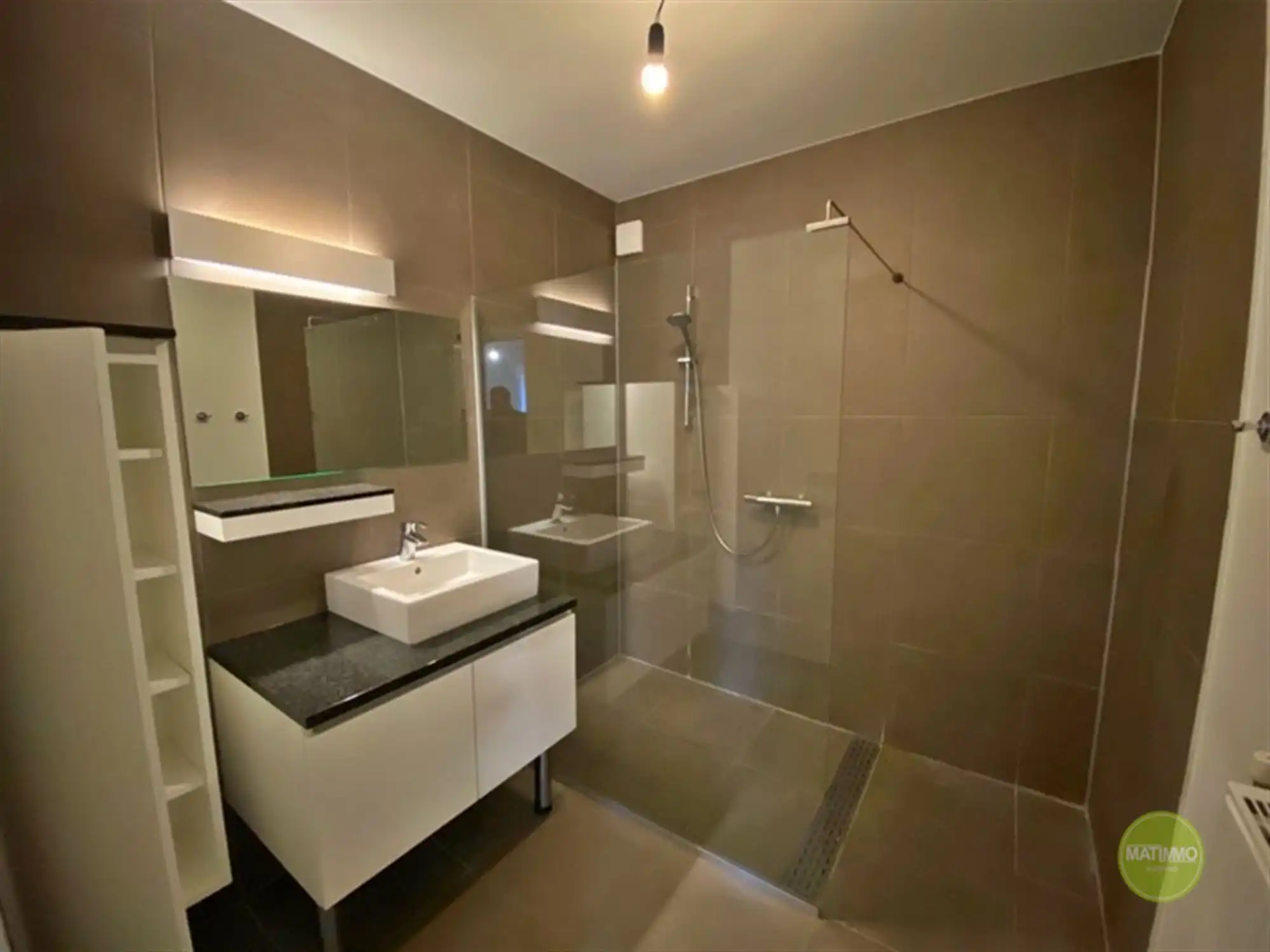 Appartement met 3 slaapkamers, terras én garagebox te Mol. foto 8