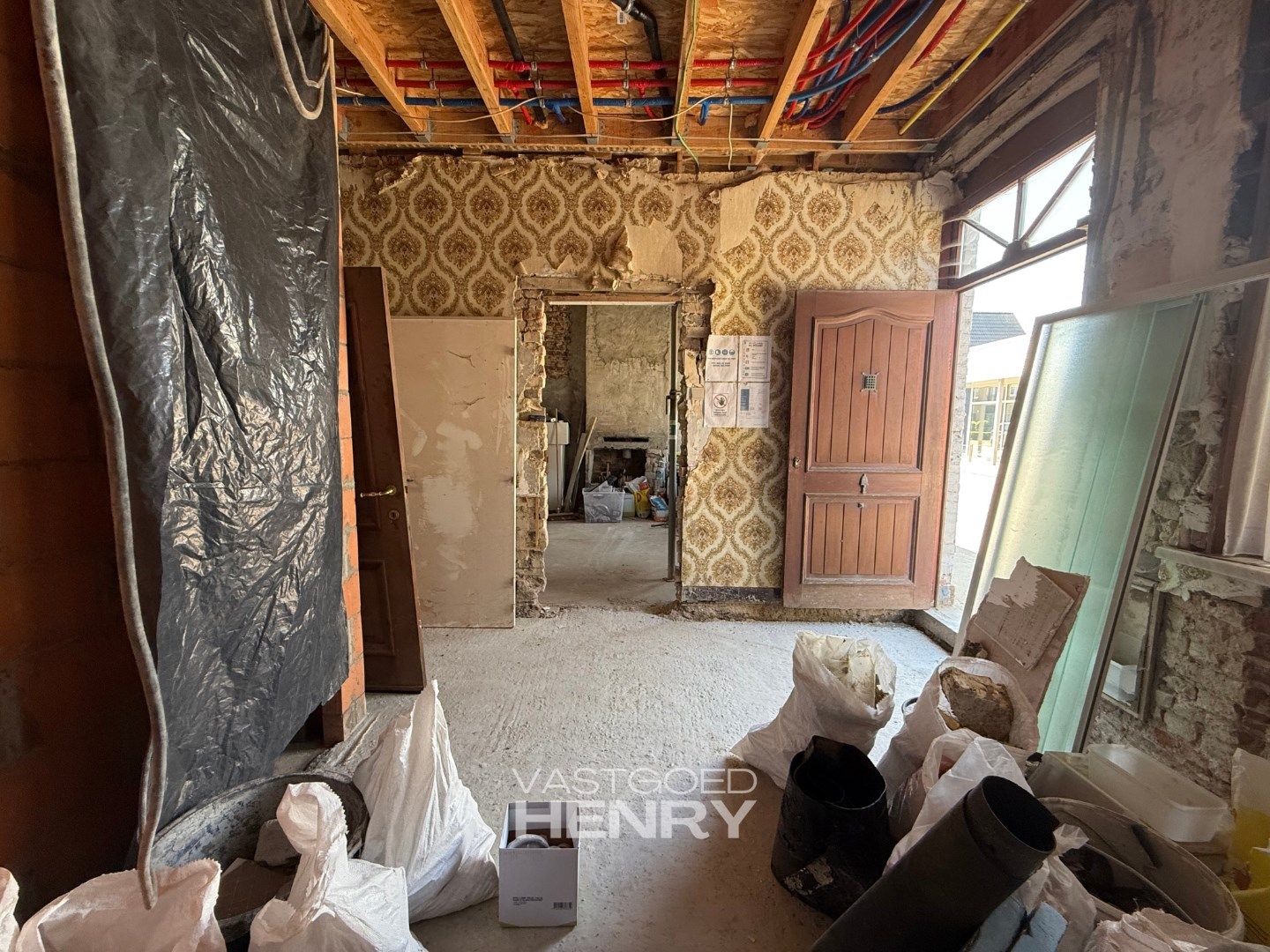Verder af te werken vier slaapkamer woning met tuin en garage  foto 11