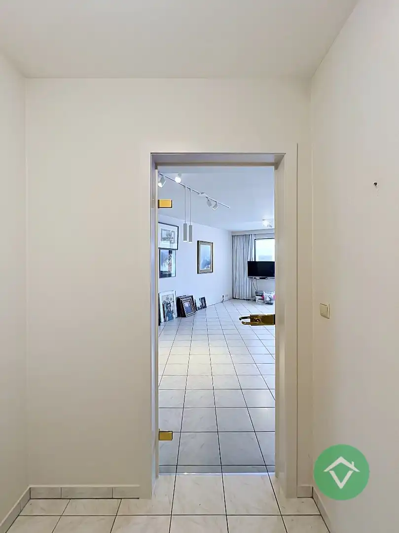 Gelijkvloers appartement met 2 slaapkamers in hartje Koekelare foto 3
