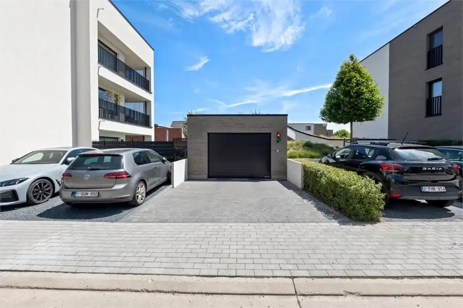 CENTRAAL GELEGEN APPARTEMENT MET RUIM TERRAS EN GARAGEBOX IN SINT-TRUIDEN foto 4