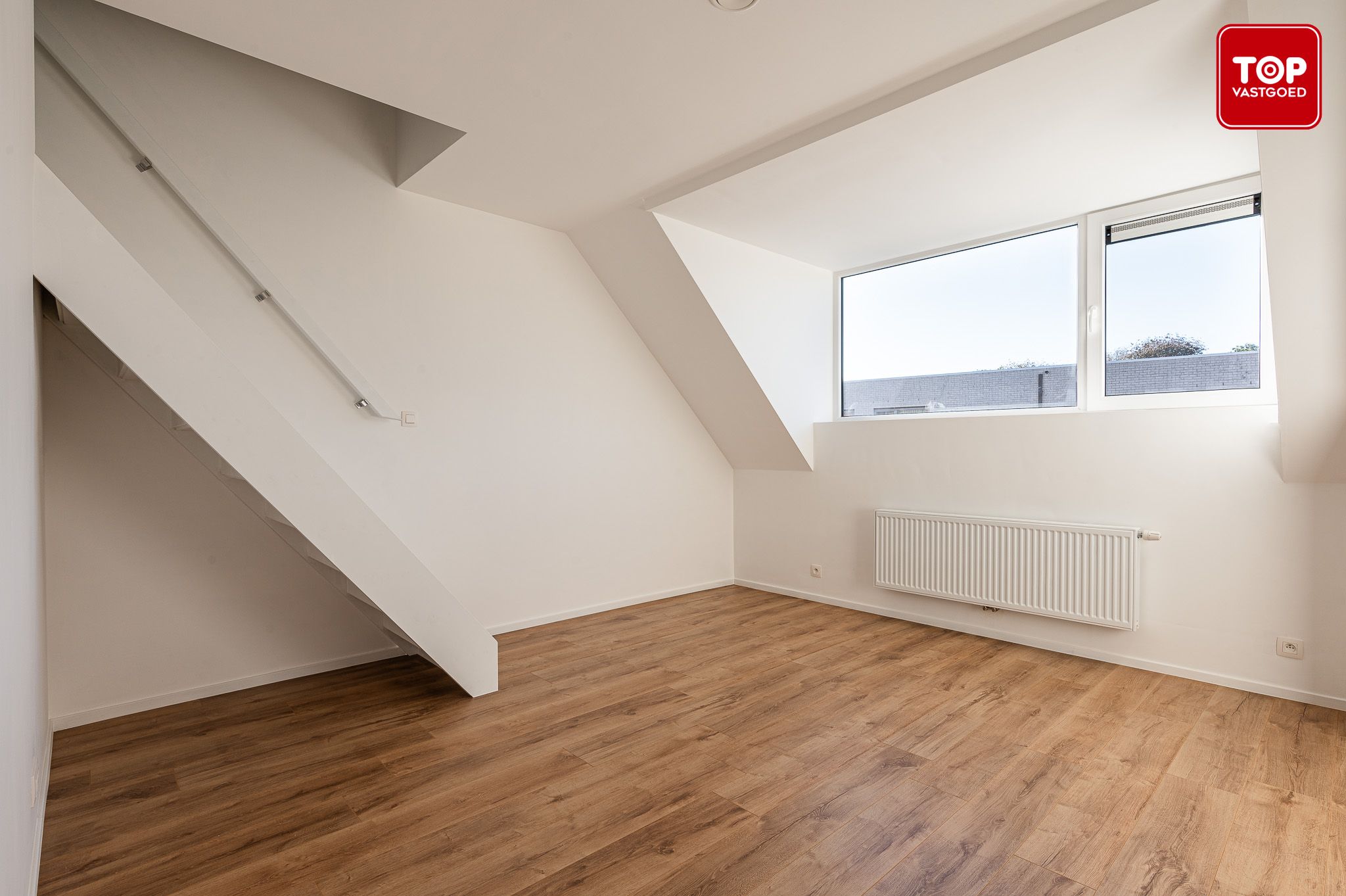 Totaal gerenoveerde woning (2024), EPC A. 4 slaapkamers en tuin. foto 24