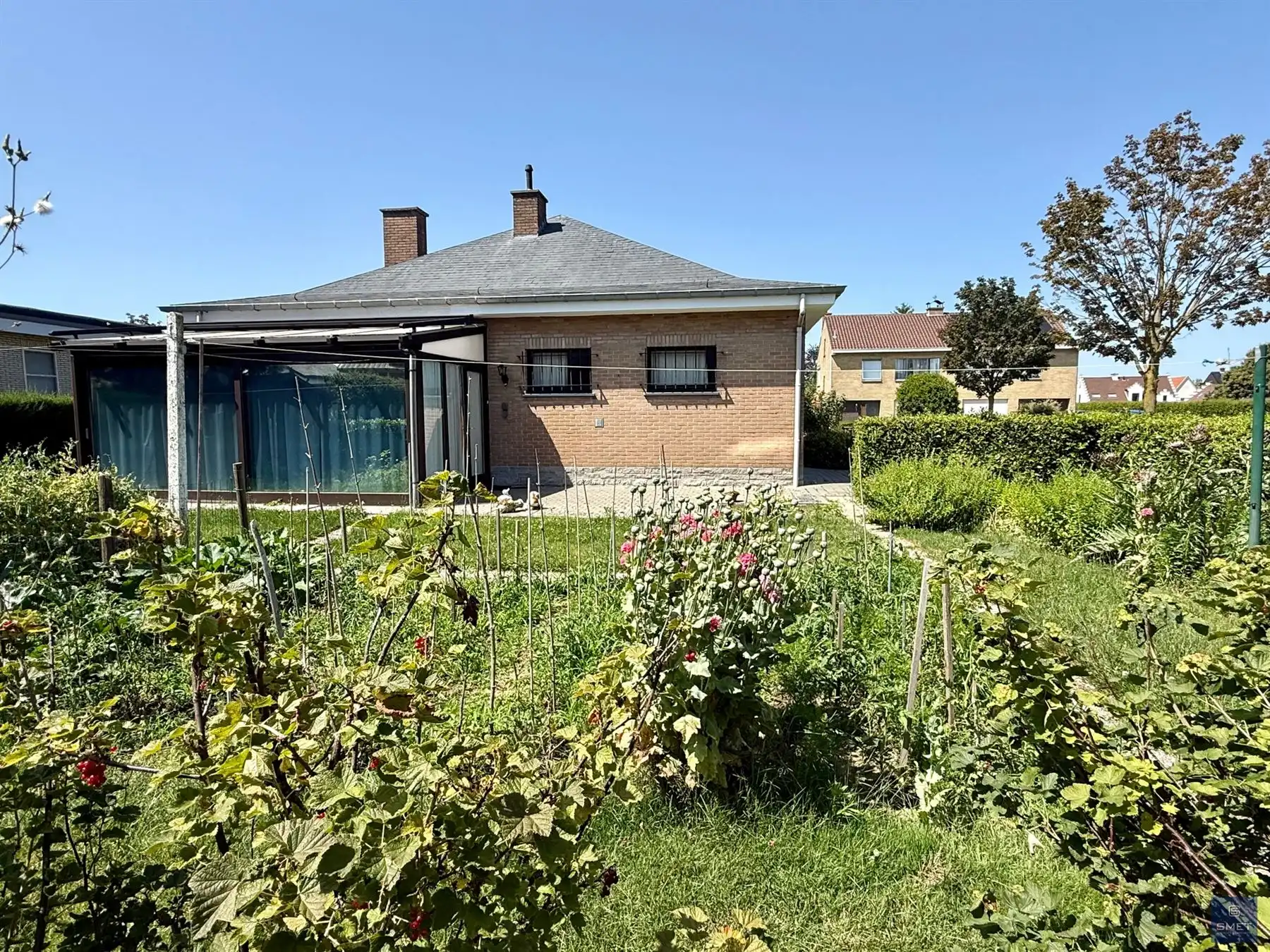 TE RENOVEREN BUNGALOW MET 2 SLPKS EN GARAGE foto 3